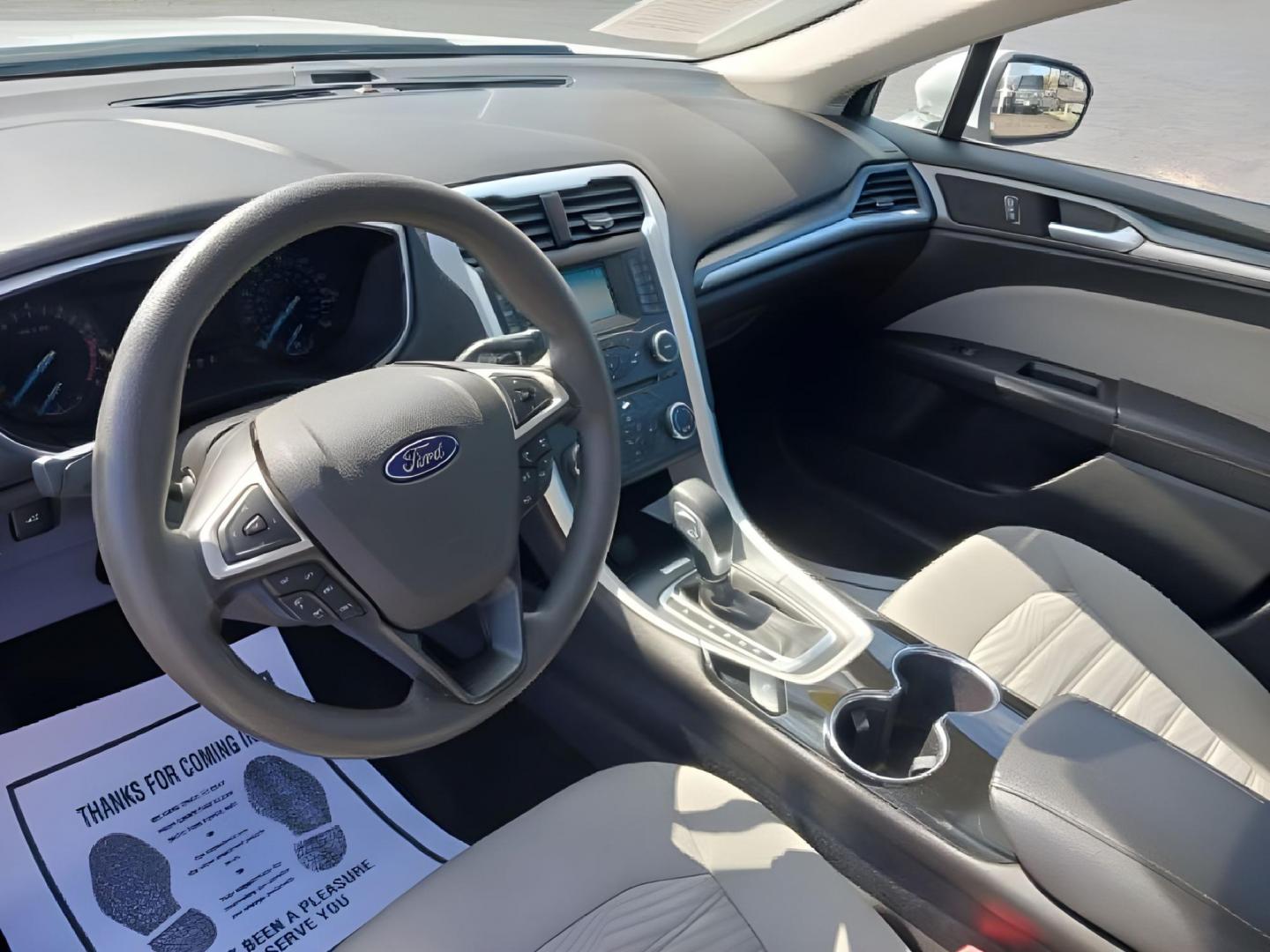 2016 Oxford White Clearcoat Ford Fusion S (3FA6P0G78GR) with an 2.5L L4 DOHC 16V engine, 6-Speed Automatic transmission, located at 1184 Kauffman Ave, Fairborn, OH, 45324, (937) 908-9800, 39.807072, -84.030914 - Photo#6