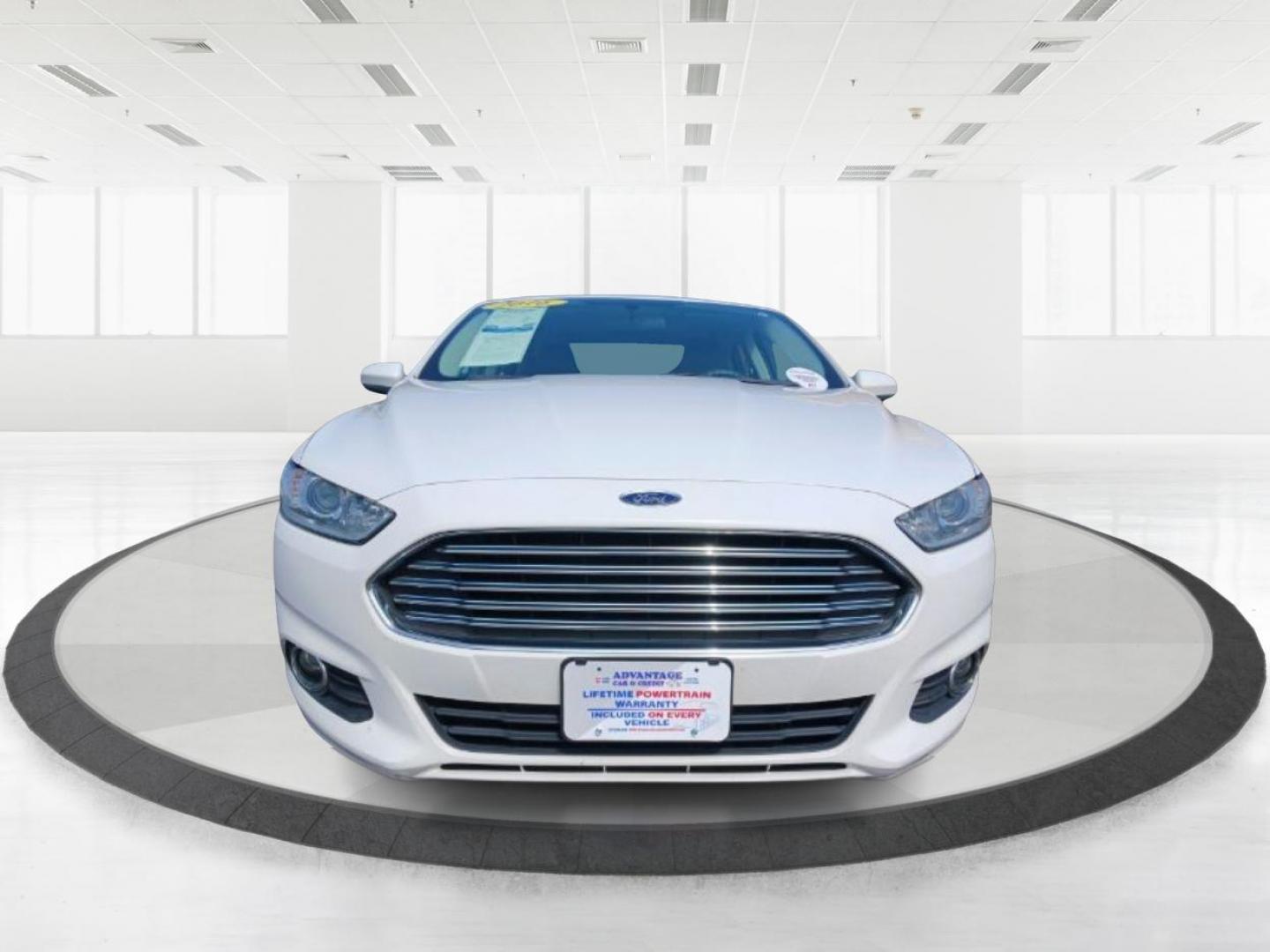 2016 Oxford White Clearcoat Ford Fusion (3FA6P0G78GR) with an 2.5L L4 DOHC 16V engine, 6-Speed Automatic transmission, located at 1184 Kauffman Ave, Fairborn, OH, 45324, (937) 908-9800, 39.807072, -84.030914 - Photo#4