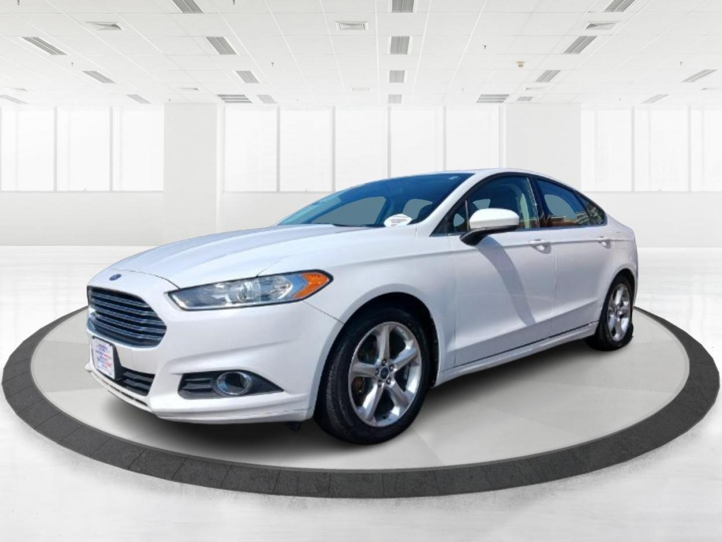 2016 Oxford White Clearcoat Ford Fusion S (3FA6P0G78GR) with an 2.5L L4 DOHC 16V engine, 6-Speed Automatic transmission, located at 1184 Kauffman Ave, Fairborn, OH, 45324, (937) 908-9800, 39.807072, -84.030914 - Photo#5