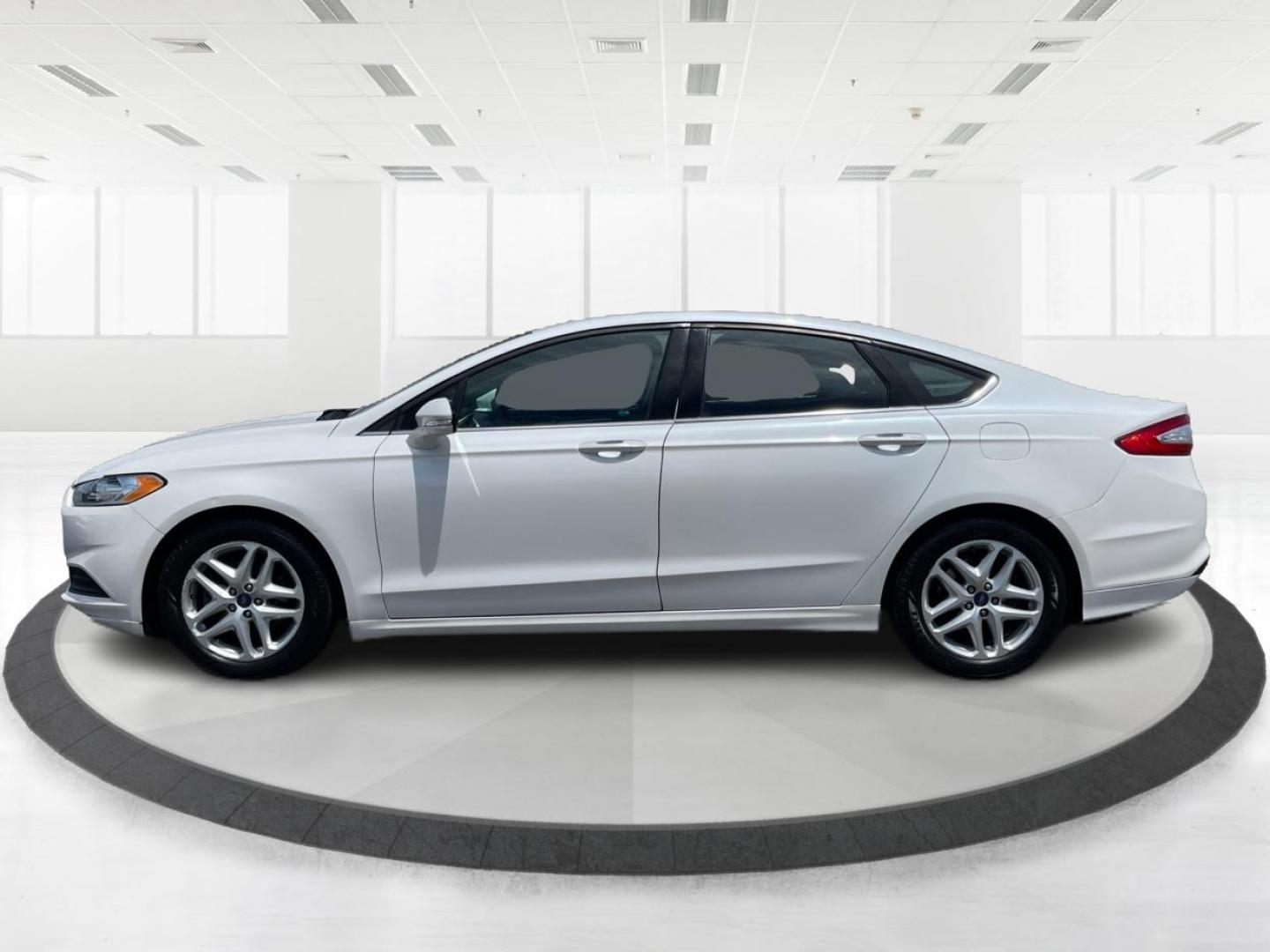 2016 White Platinum Metallic Tri-Coat Ford Fusion (1FA6P0H77G5) with an 2.5L L4 DOHC 16V engine, 6-Speed Automatic transmission, located at 880 E. National Road, Vandalia, OH, 45377, (937) 908-9800, 39.891918, -84.183594 - Photo#5