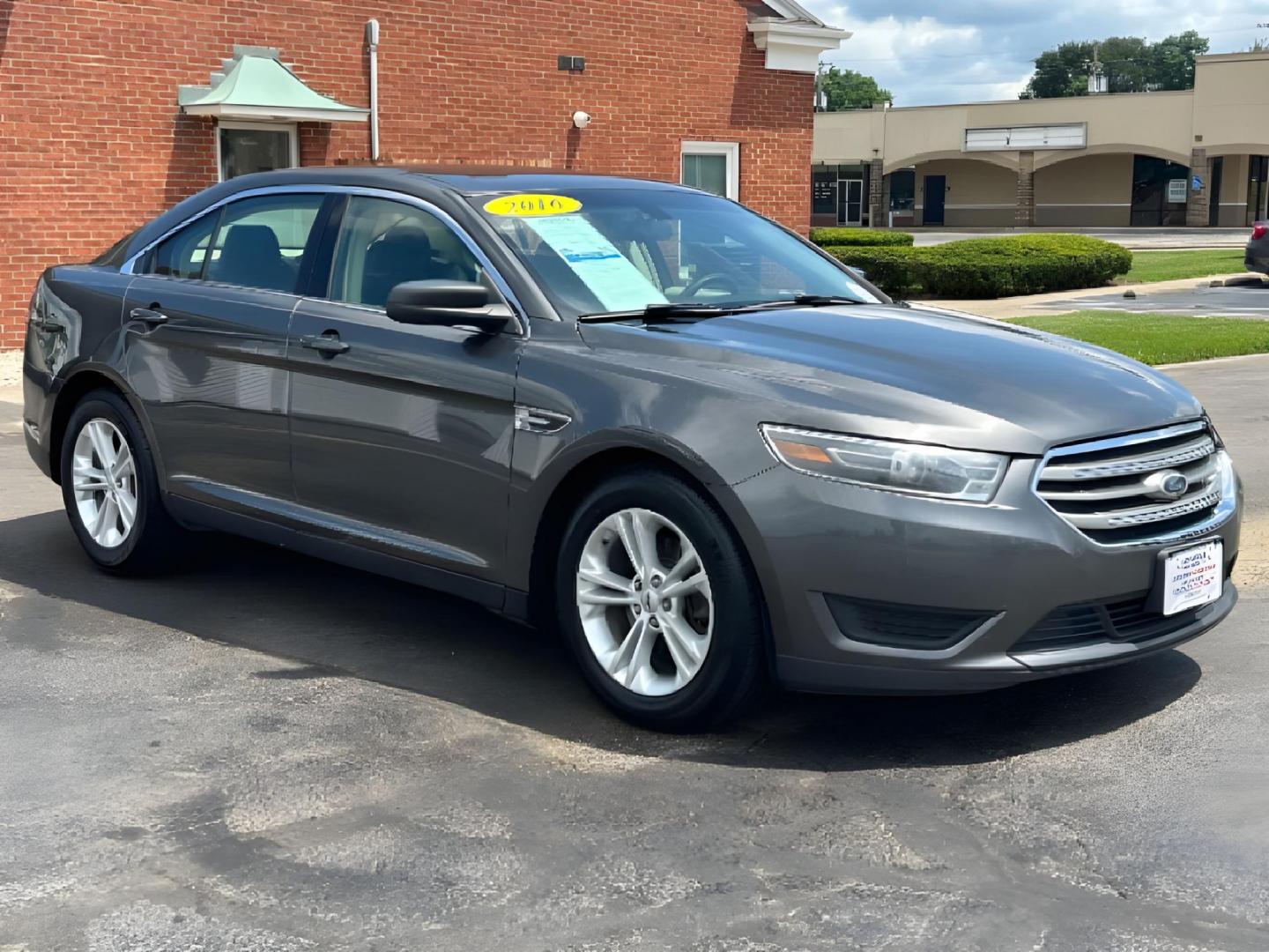 2016 Magnetic Metallic Ford Taurus SE FWD (1FAHP2D84GG) with an 3.5L V6 DOHC 24V engine, 6-Speed Automatic transmission, located at 1951 S Dayton Lakeview Rd., New Carlisle, OH, 45344, (937) 908-9800, 39.890999, -84.050255 - Photo#5