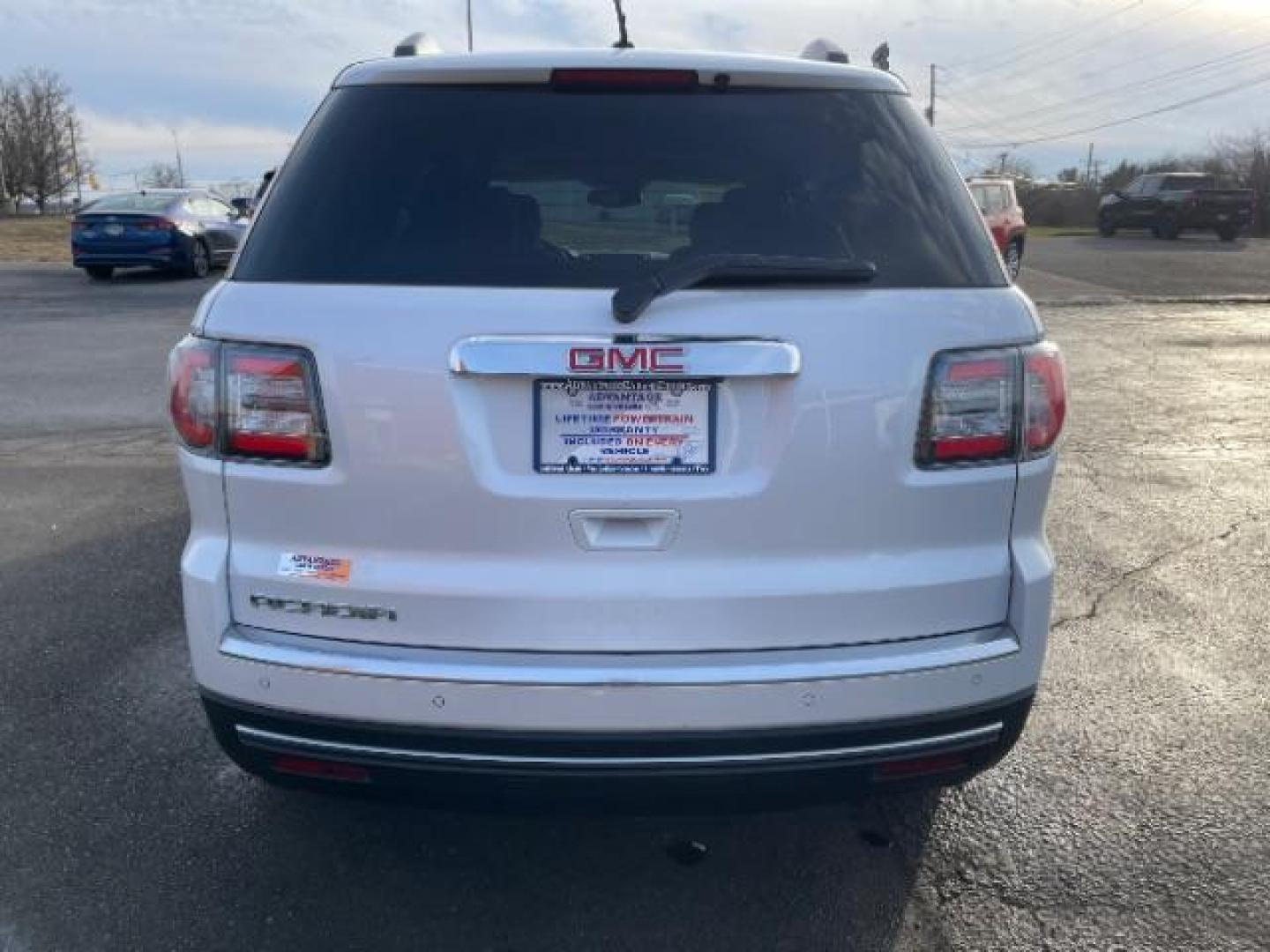 2016 Summit White GMC Acadia SLT-1 FWD (1GKKRRKD7GJ) with an 3.6L V6 DOHC 24V engine, 6-Speed Automatic transmission, located at 1230 East Main St, Xenia, OH, 45385, (937) 908-9800, 39.688026, -83.910172 - Photo#3