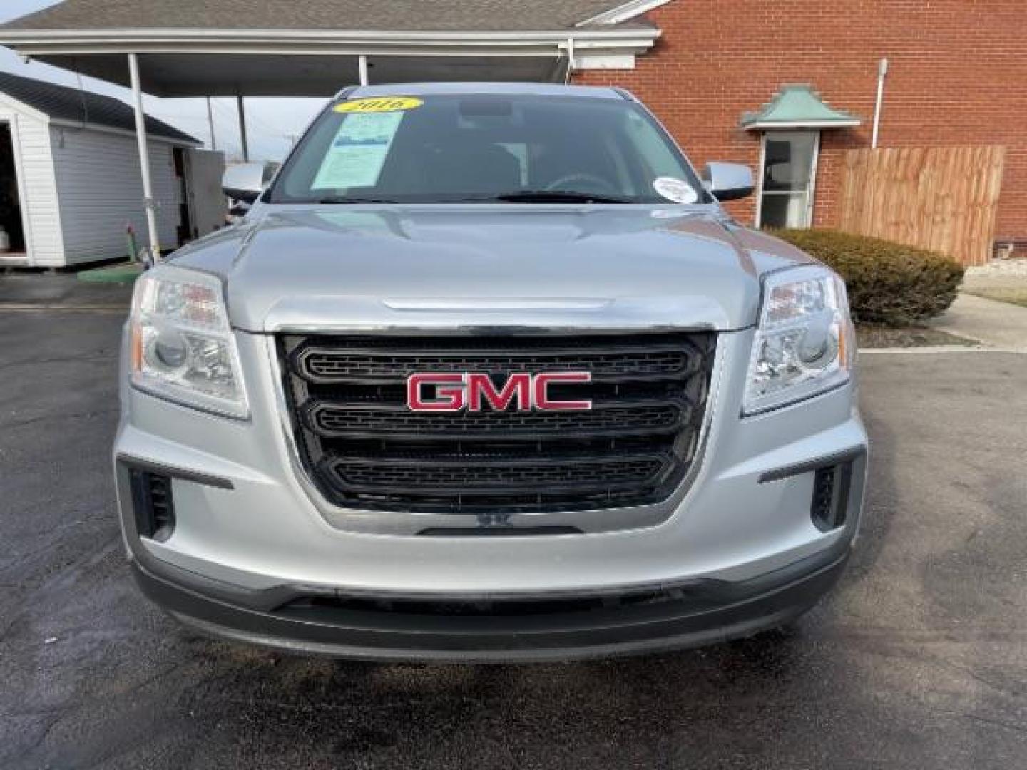 2016 Quicksilver Metallic GMC Terrain SLE2 AWD (2GKFLSEK2G6) with an 2.4L L4 DOHC 16V engine, 6-Speed Automatic transmission, located at 1230 East Main St, Xenia, OH, 45385, (937) 908-9800, 39.688026, -83.910172 - Photo#4