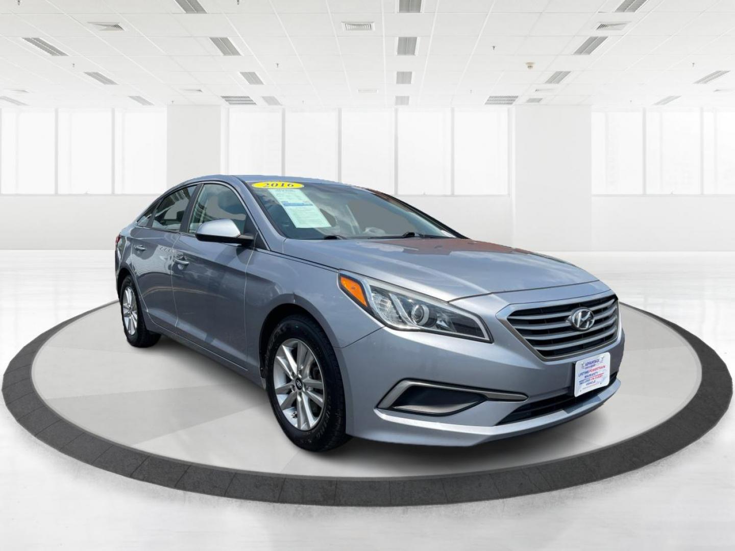 2016 Shale Gray Metallic Hyundai Sonata SE (5NPE24AF1GH) with an 2.4L L4 DOHC 16V engine, 7-Speed Automatic transmission, located at 1184 Kauffman Ave, Fairborn, OH, 45324, (937) 908-9800, 39.807072, -84.030914 - Photo#0