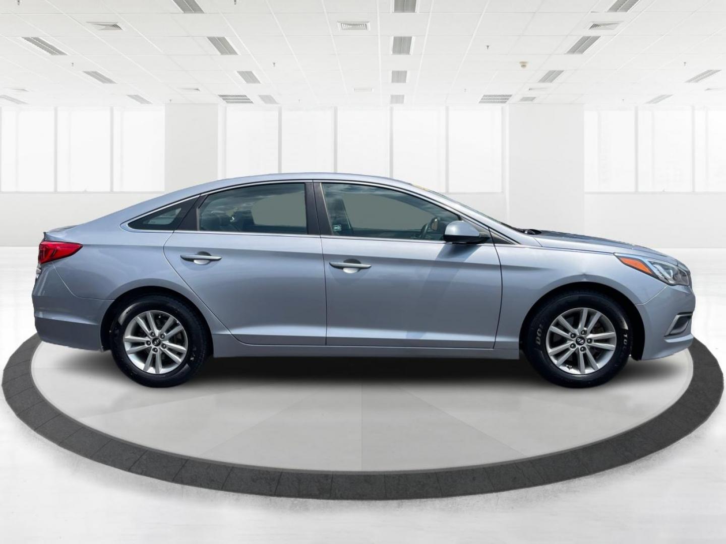 2016 Shale Gray Metallic Hyundai Sonata (5NPE24AF1GH) with an 2.4L L4 DOHC 16V engine, 7-Speed Automatic transmission, located at 1184 Kauffman Ave, Fairborn, OH, 45324, (937) 908-9800, 39.807072, -84.030914 - Photo#1