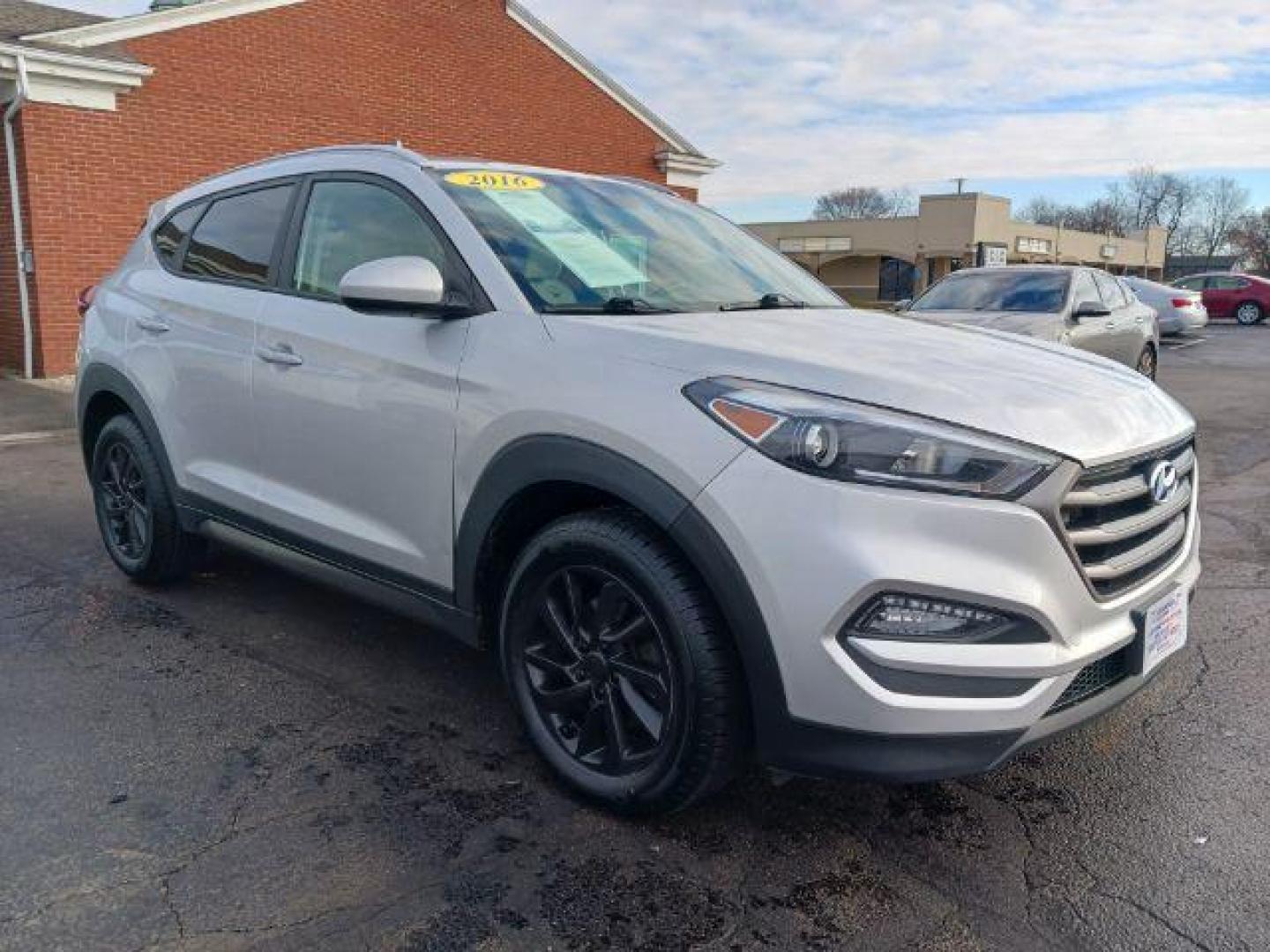 2016 Chromium Silver Hyundai Tucson SE w/Popular Package AWD (KM8J3CA48GU) with an 2.0L L4 DOHC 16V engine, 6-Speed Automatic transmission, located at 880 E. National Road, Vandalia, OH, 45377, (937) 908-9800, 39.891918, -84.183594 - Photo#0