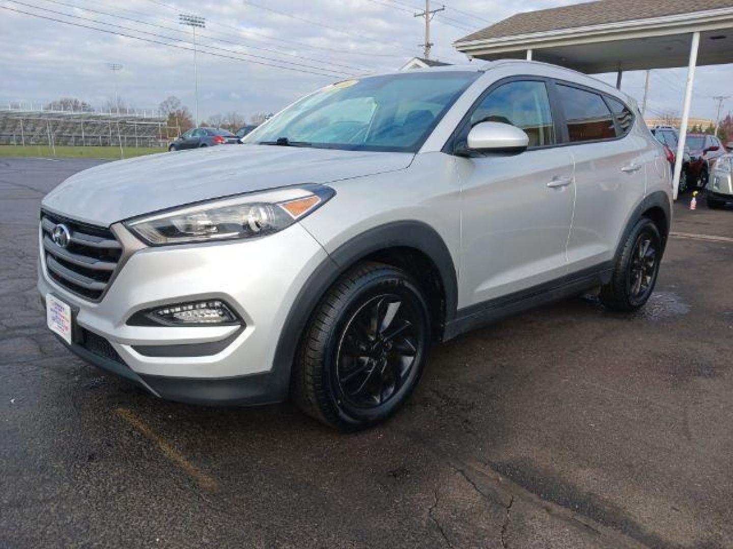 2016 Chromium Silver Hyundai Tucson SE w/Popular Package AWD (KM8J3CA48GU) with an 2.0L L4 DOHC 16V engine, 6-Speed Automatic transmission, located at 880 E. National Road, Vandalia, OH, 45377, (937) 908-9800, 39.891918, -84.183594 - Photo#2