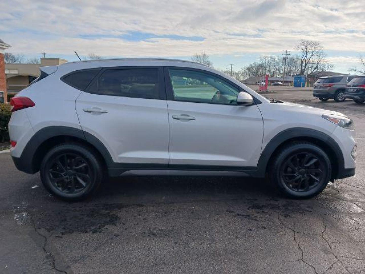 2016 Chromium Silver Hyundai Tucson SE w/Popular Package AWD (KM8J3CA48GU) with an 2.0L L4 DOHC 16V engine, 6-Speed Automatic transmission, located at 880 E. National Road, Vandalia, OH, 45377, (937) 908-9800, 39.891918, -84.183594 - Photo#4