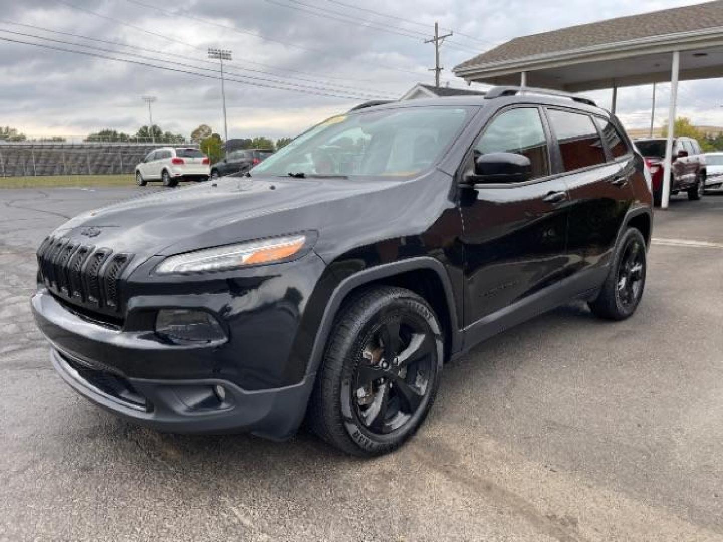 2016 Brilliant Black Crystal Pearl Coat Jeep Cherokee Latitude 4WD (1C4PJMCS7GW) with an 3.2L V6 DOHC 24V engine, 9-Speed Automatic transmission, located at 401 Woodman Dr, Riverside, OH, 45431, (937) 908-9800, 39.760899, -84.123421 - Photo#1