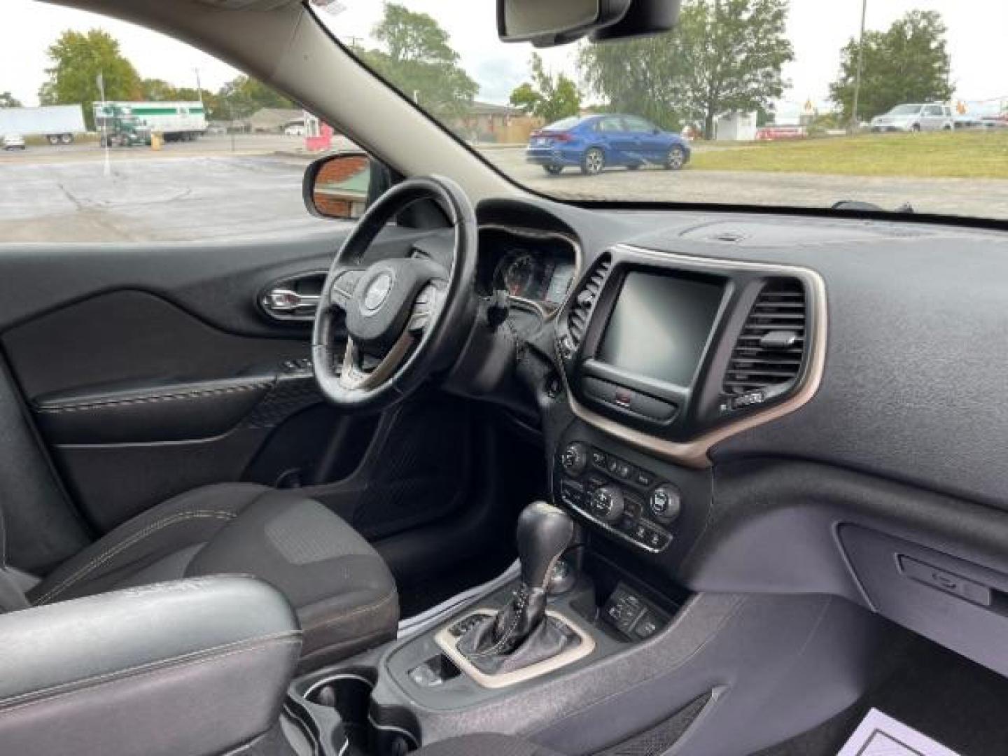 2016 Brilliant Black Crystal Pearl Coat Jeep Cherokee Latitude 4WD (1C4PJMCS7GW) with an 3.2L V6 DOHC 24V engine, 9-Speed Automatic transmission, located at 401 Woodman Dr, Riverside, OH, 45431, (937) 908-9800, 39.760899, -84.123421 - Photo#8