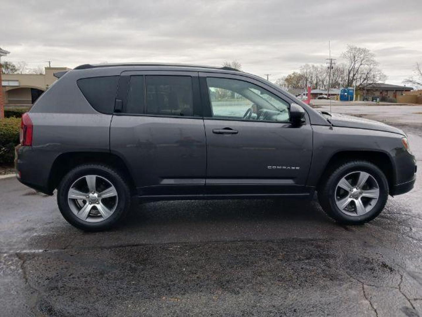 2016 Gray Jeep Compass Latitude 4WD (1C4NJDEB6GD) with an 2.4L L4 DOHC 16V engine, 6-Speed Automatic transmission, located at 4508 South Dixie Dr, Moraine, OH, 45439, (937) 908-9800, 39.689976, -84.218452 - Photo#4