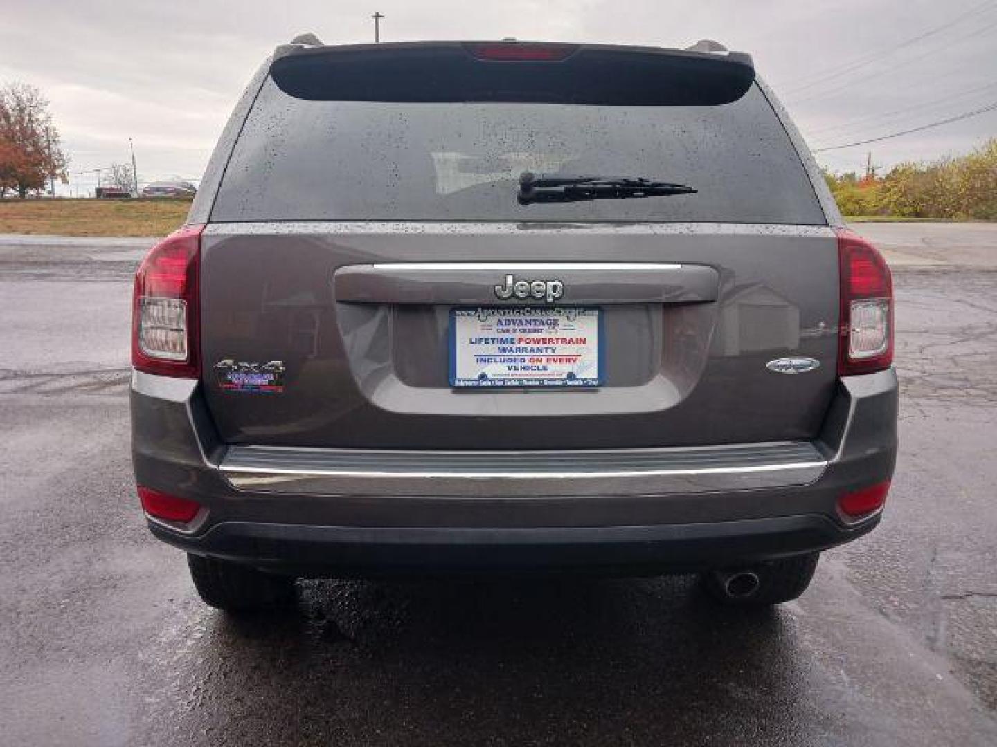 2016 Gray Jeep Compass Latitude 4WD (1C4NJDEB6GD) with an 2.4L L4 DOHC 16V engine, 6-Speed Automatic transmission, located at 4508 South Dixie Dr, Moraine, OH, 45439, (937) 908-9800, 39.689976, -84.218452 - Photo#5