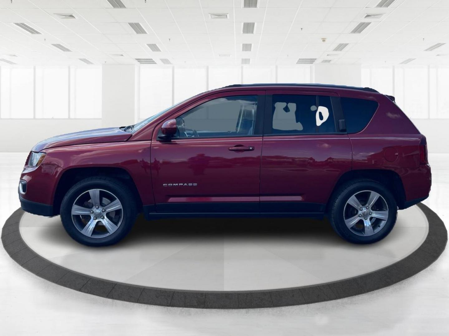 2016 Red Jeep Compass Latitude 4WD (1C4NJDEB3GD) with an 2.4L L4 DOHC 16V engine, 6-Speed Automatic transmission, located at 1230 East Main St, Xenia, OH, 45385, (937) 908-9800, 39.688026, -83.910172 - Photo#5