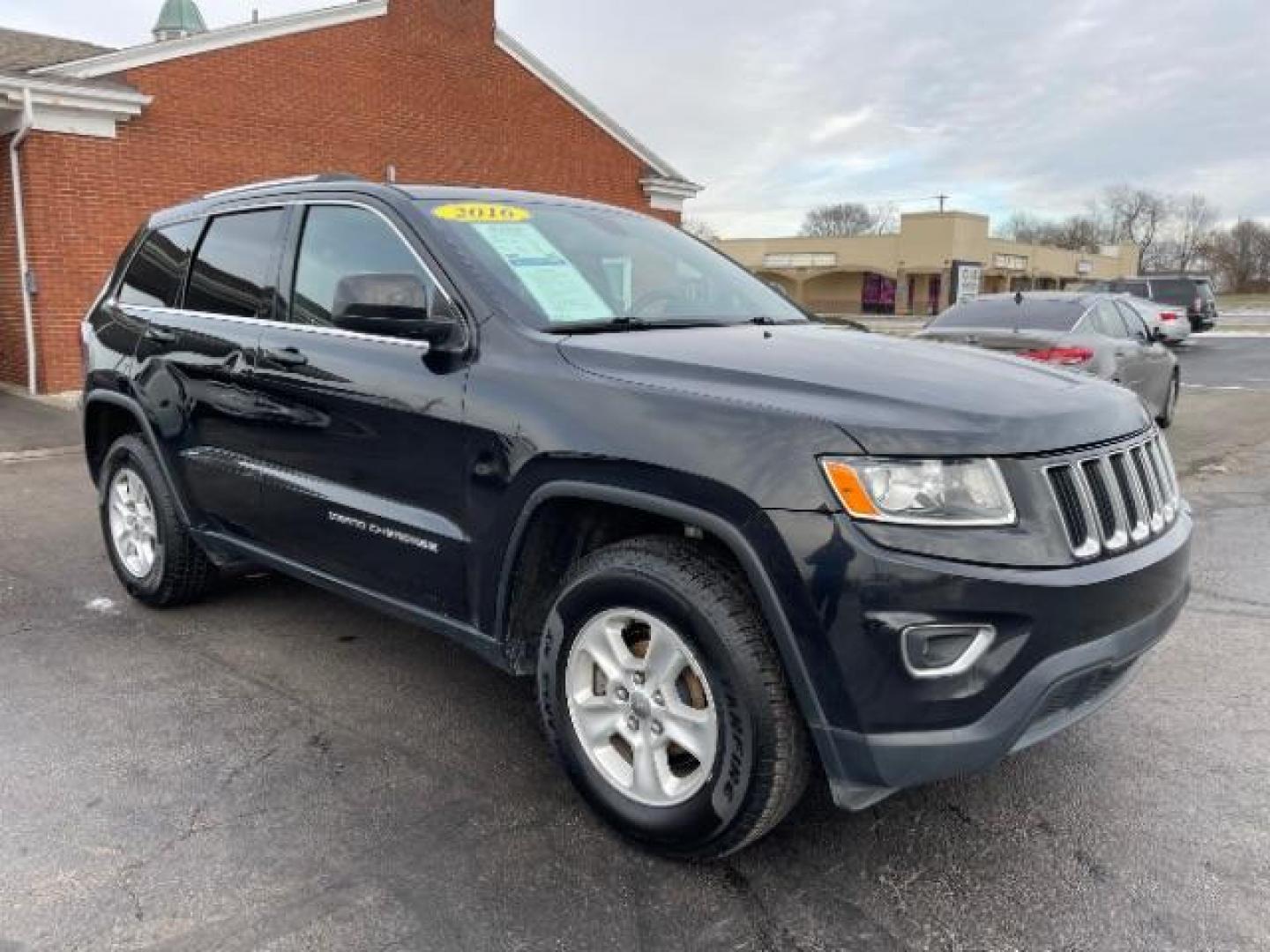 2016 Brilliant Black Crystal Pearl Coat Jeep Grand Cherokee Laredo 4WD (1C4RJFAG0GC) with an 3.6L V6 DOHC 24V engine, 8-Speed Automatic transmission, located at 1230 East Main St, Xenia, OH, 45385, (937) 908-9800, 39.688026, -83.910172 - Photo#0