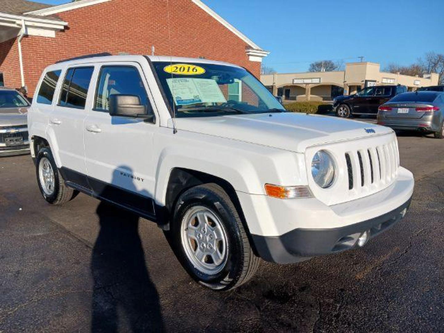 2016 White Jeep Patriot Sport 2WD (1C4NJPBA7GD) with an 2.0L L4 DOHC 16V engine, located at 1230 East Main St, Xenia, OH, 45385, (937) 908-9800, 39.688026, -83.910172 - Photo#0