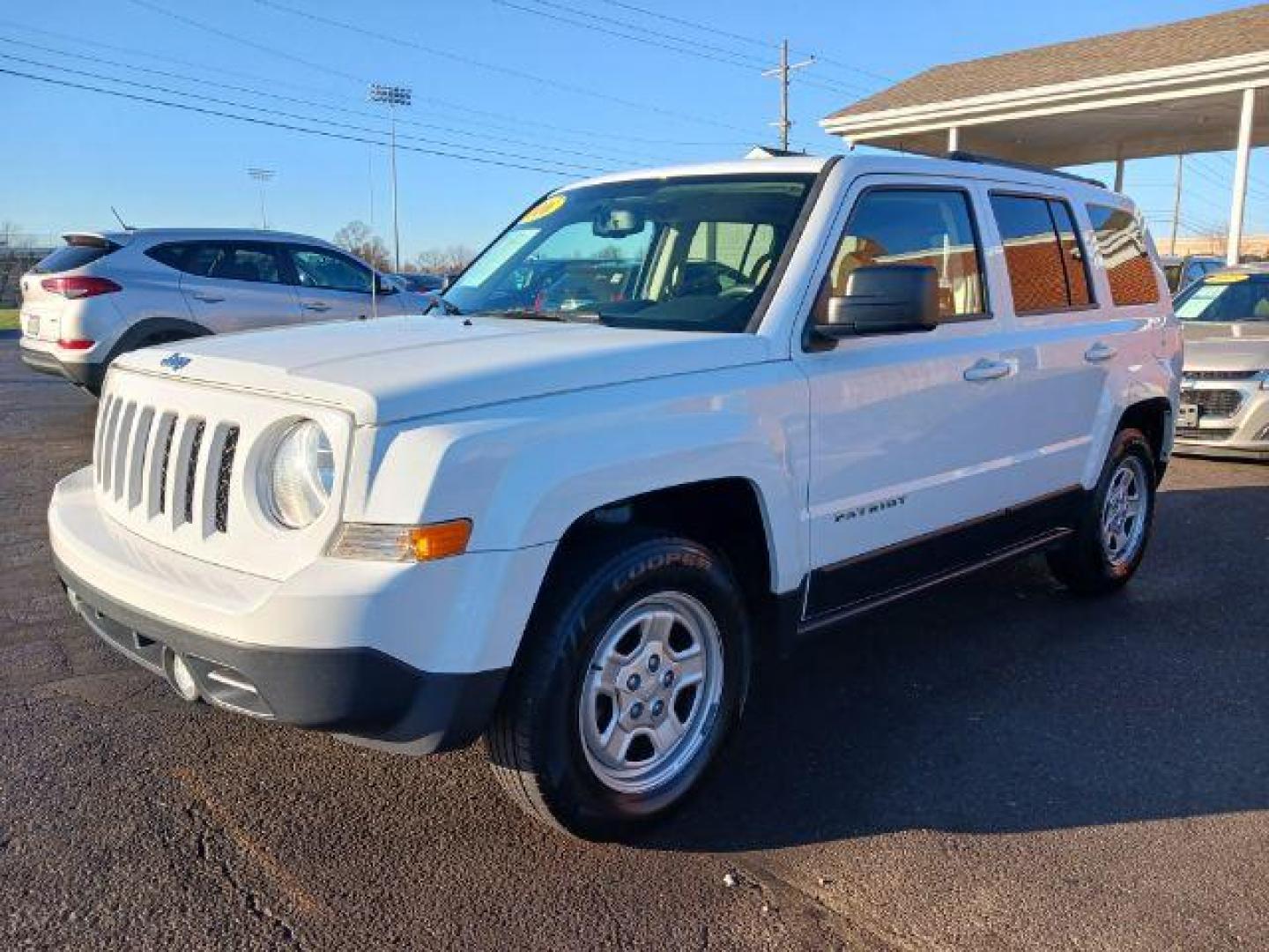 2016 White Jeep Patriot Sport 2WD (1C4NJPBA7GD) with an 2.0L L4 DOHC 16V engine, located at 1230 East Main St, Xenia, OH, 45385, (937) 908-9800, 39.688026, -83.910172 - Photo#2