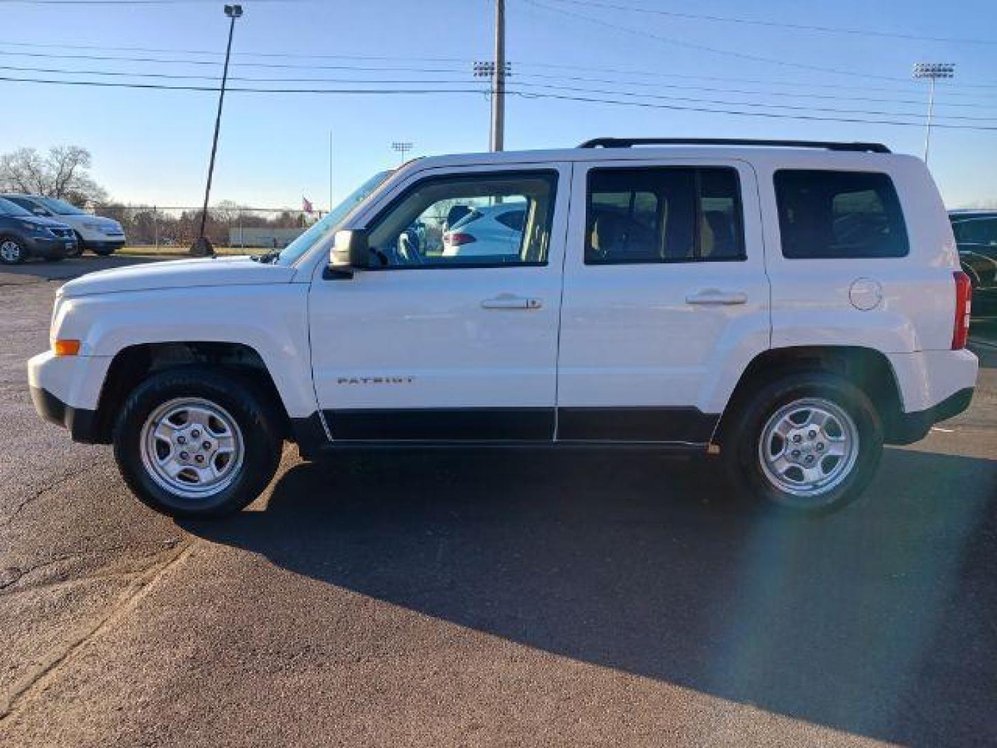 2016 White Jeep Patriot Sport 2WD (1C4NJPBA7GD) with an 2.0L L4 DOHC 16V engine, located at 1230 East Main St, Xenia, OH, 45385, (937) 908-9800, 39.688026, -83.910172 - Photo#3