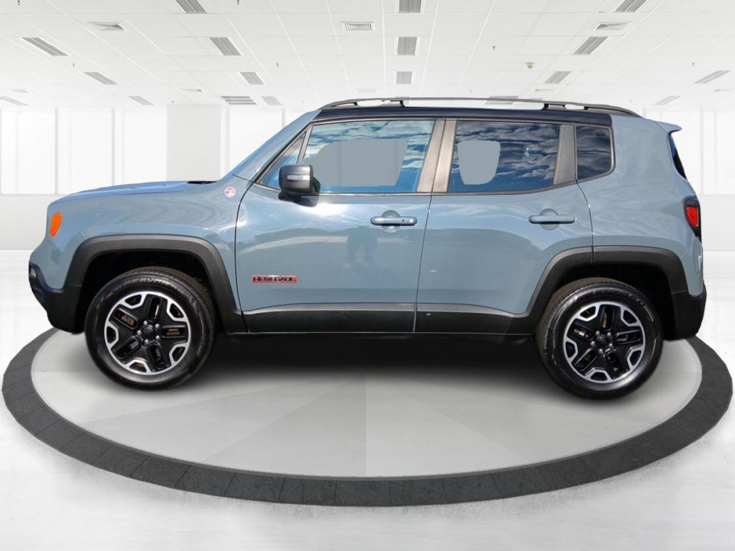 2016 Granite Crystal Metallic Clear Coat Jeep Renegade (ZACCJBCT3GP) with an 2.4L L4 DOHC 16V engine, 9-Speed Automatic transmission, located at 401 Woodman Dr, Riverside, OH, 45431, (937) 908-9800, 39.760899, -84.123421 - Photo#3