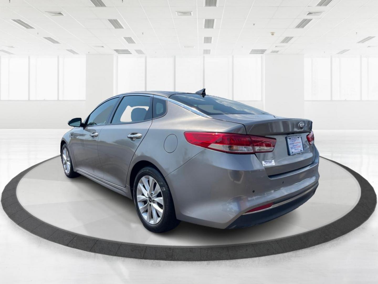 2016 Moss Grey Kia Optima EX (5XXGU4L38GG) with an 2.4L L4 DOHC 16V engine, 6-Speed Automatic transmission, located at 880 E. National Road, Vandalia, OH, 45377, (937) 908-9800, 39.891918, -84.183594 - Photo#4