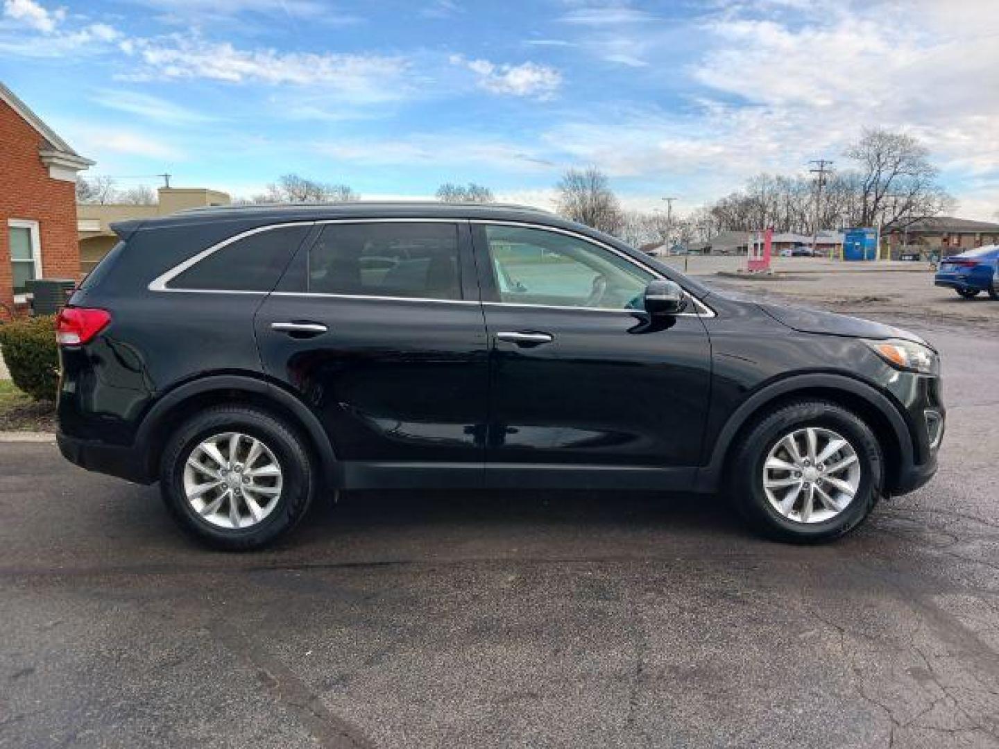 2016 Ebony Black Kia Sorento LX 2WD (5XYPG4A34GG) with an 2.4L L4 DOHC 16V engine, 6-Speed Automatic transmission, located at 880 E. National Road, Vandalia, OH, 45377, (937) 908-9800, 39.891918, -84.183594 - Photo#4