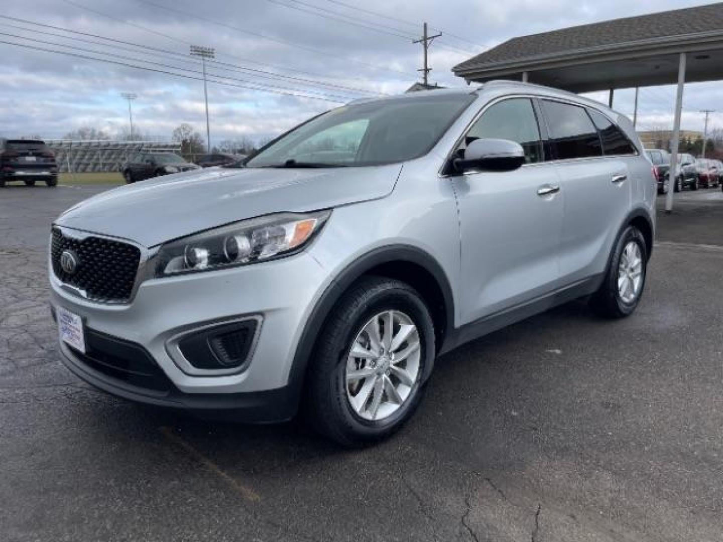 2016 Sparkling Silver Kia Sorento LX 2WD (5XYPG4A34GG) with an 2.4L L4 DOHC 16V engine, 6-Speed Automatic transmission, located at 1230 East Main St, Xenia, OH, 45385, (937) 908-9800, 39.688026, -83.910172 - Photo#1