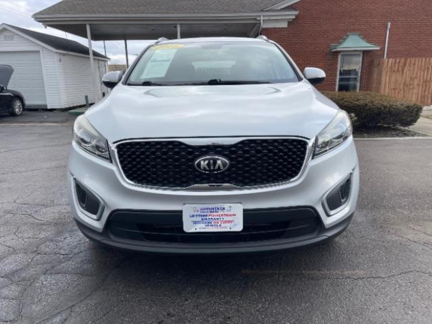 2016 Sparkling Silver Kia Sorento LX 2WD (5XYPG4A34GG) with an 2.4L L4 DOHC 16V engine, 6-Speed Automatic transmission, located at 1230 East Main St, Xenia, OH, 45385, (937) 908-9800, 39.688026, -83.910172 - Photo#2