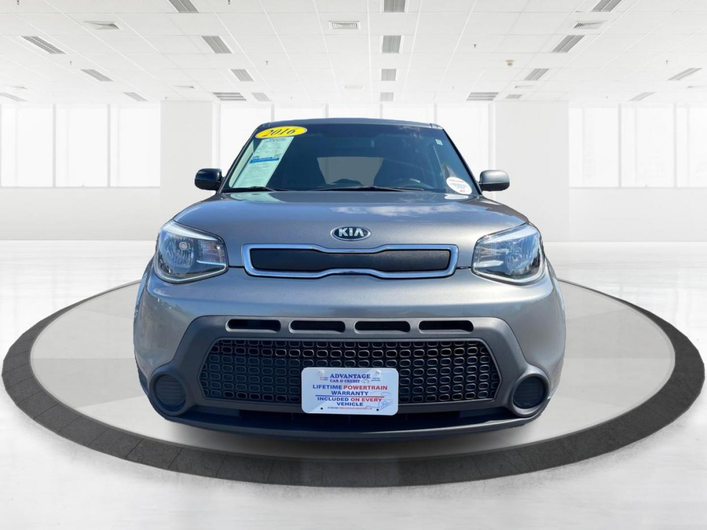 2016 Titanium Gray Kia Soul Base 6A (KNDJN2A20G7) with an 1.6L L4 DOHC 16V engine, 6-Speed Automatic transmission, located at 401 Woodman Dr, Riverside, OH, 45431, (937) 908-9800, 39.760899, -84.123421 - Photo#6