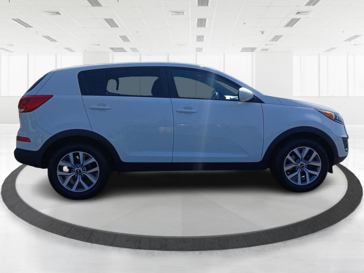 2016 Kia Sportage LX FWD (KNDPB3AC7G7) with an 2.4L V6 DOHC 24V engine, 6-Speed Automatic transmission, located at 1099 N County Rd 25A, Troy, OH, 45373, (937) 908-9800, 40.057079, -84.212883 - 2016 Kia Sportage LX FWD - Photo#1