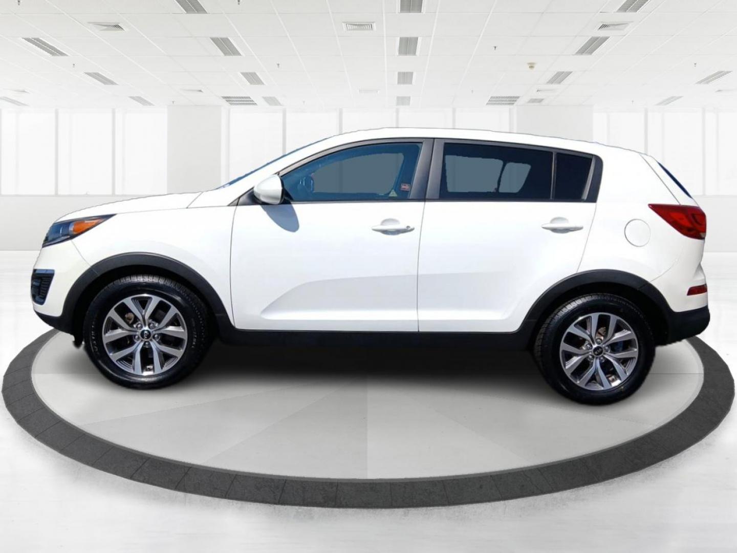 2016 Kia Sportage LX FWD (KNDPB3AC7G7) with an 2.4L V6 DOHC 24V engine, 6-Speed Automatic transmission, located at 1099 N County Rd 25A, Troy, OH, 45373, (937) 908-9800, 40.057079, -84.212883 - 2016 Kia Sportage LX FWD - Photo#5