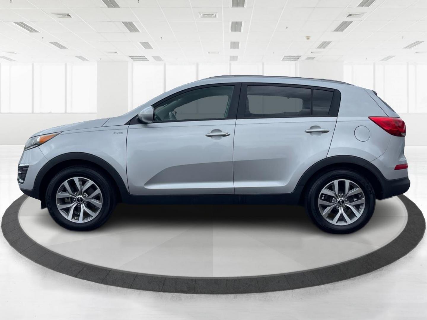 2016 Bright Silver Kia Sportage LX AWD (KNDPBCAC3G7) with an 2.4L V6 DOHC 24V engine, 6-Speed Automatic transmission, located at 1184 Kauffman Ave, Fairborn, OH, 45324, (937) 908-9800, 39.807072, -84.030914 - Photo#5