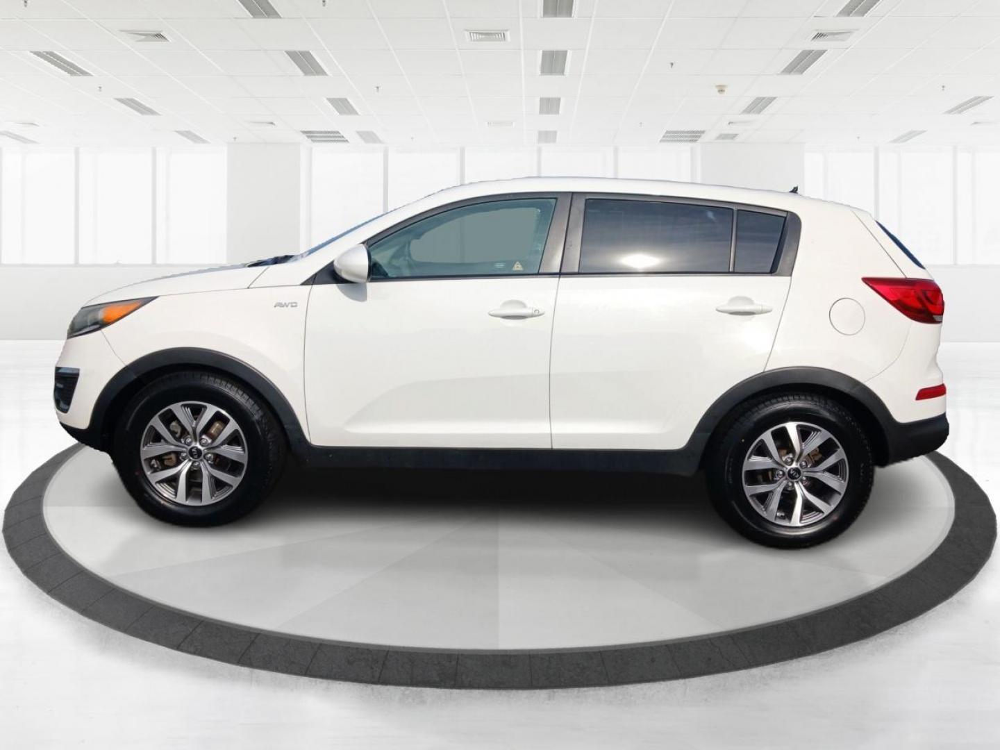 2016 Clear White Kia Sportage (KNDPBCAC3G7) with an 2.4L V6 DOHC 24V engine, 6-Speed Automatic transmission, located at 1951 S Dayton Lakeview Rd., New Carlisle, OH, 45344, (937) 908-9800, 39.890999, -84.050255 - Photo#5