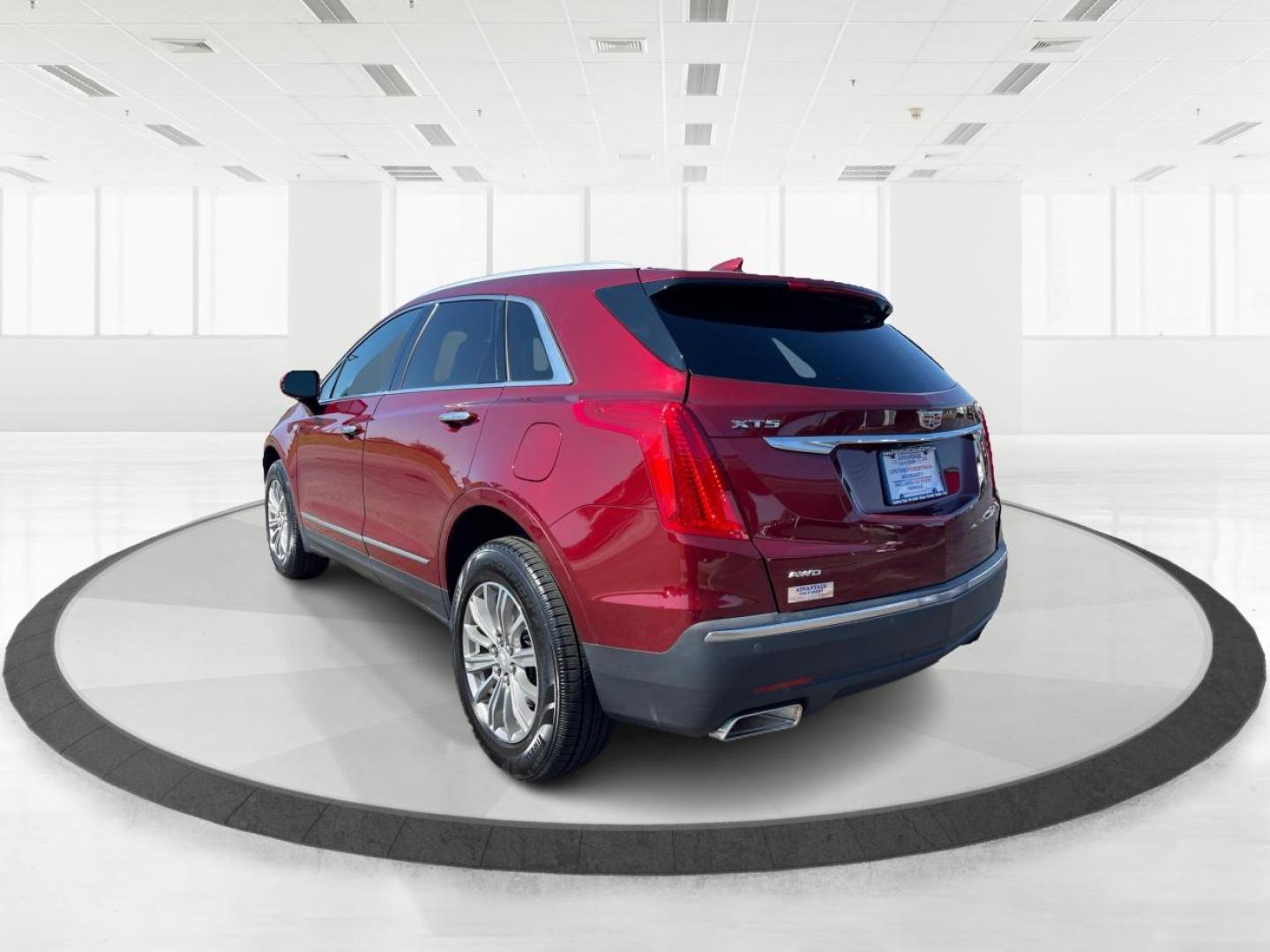 2017 Red Passion Tintcoat Cadillac XT5 Luxury AWD (1GYKNDRS4HZ) with an 3.6L V6 DOHC 24V engine, 8-Speed Automatic transmission, located at 1184 Kauffman Ave, Fairborn, OH, 45324, (937) 908-9800, 39.807072, -84.030914 - Photo#4