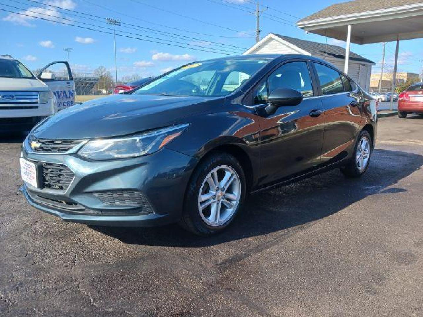 2017 Chevrolet Cruze LT Auto (3G1BE5SM0HS) with an 1.4L L4 DOHC 16V TURBO engine, 6-Speed Automatic transmission, located at 1230 East Main St, Xenia, OH, 45385, (937) 908-9800, 39.688026, -83.910172 - 2017 Chevrolet Cruze LT Auto - Photo#2