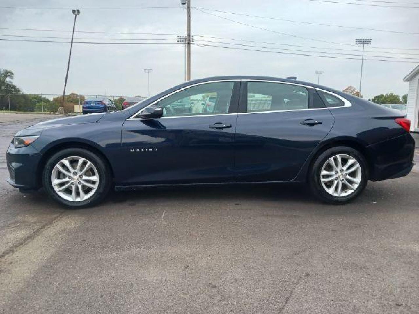 2017 Arctic Blue Metallic Chevrolet Malibu 1LT (1G1ZE5ST5HF) with an 1.5L L4 DOHC 16V engine, 6-Speed Automatic transmission, located at 1184 Kauffman Ave, Fairborn, OH, 45324, (937) 908-9800, 39.807072, -84.030914 - Photo#3