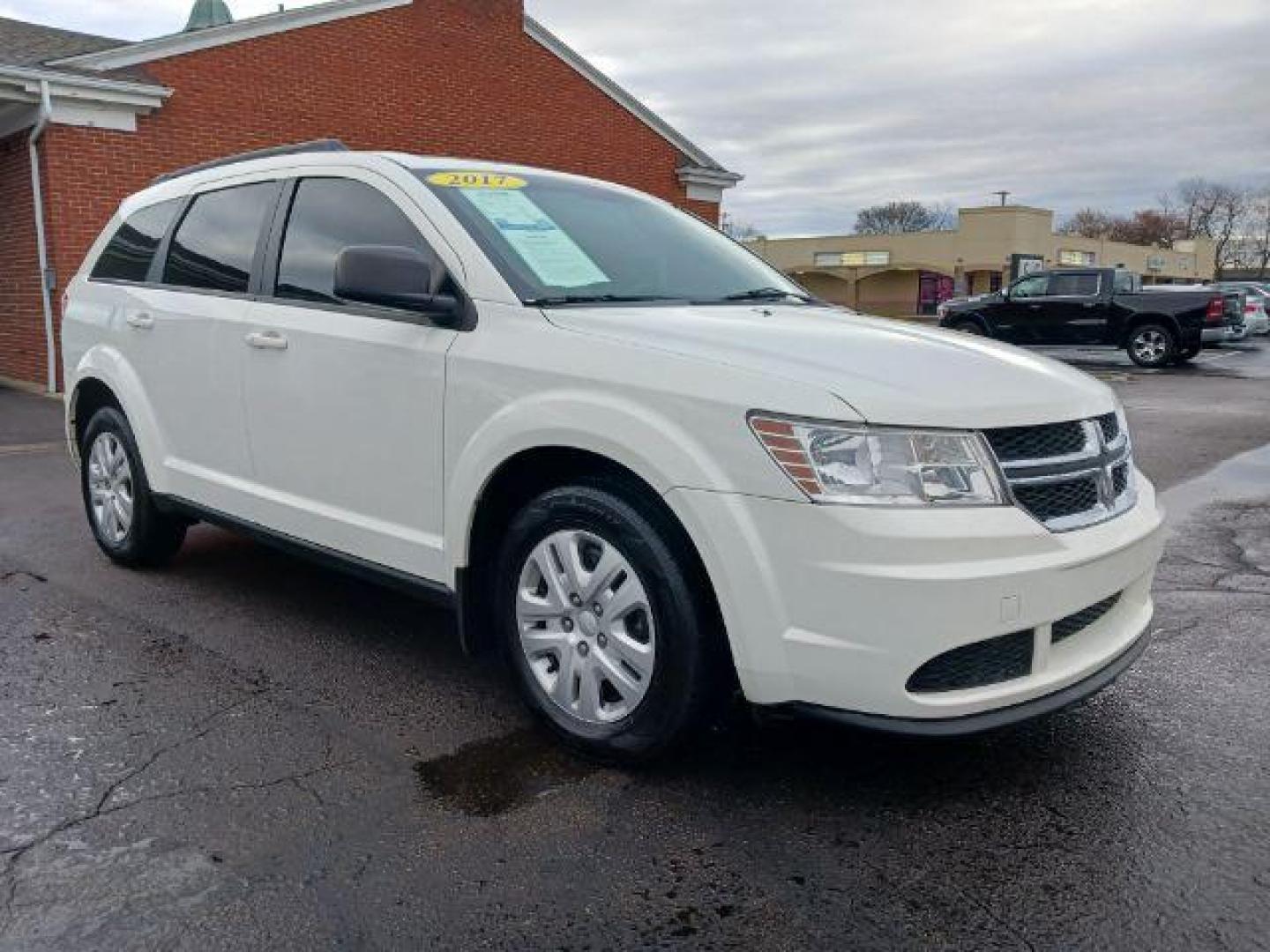 2017 White Dodge Journey SE (3C4PDCAB8HT) with an 2.4L L4 DOHC 16V engine, 4-Speed Automatic transmission, located at 1184 Kauffman Ave, Fairborn, OH, 45324, (937) 908-9800, 39.807072, -84.030914 - Photo#0