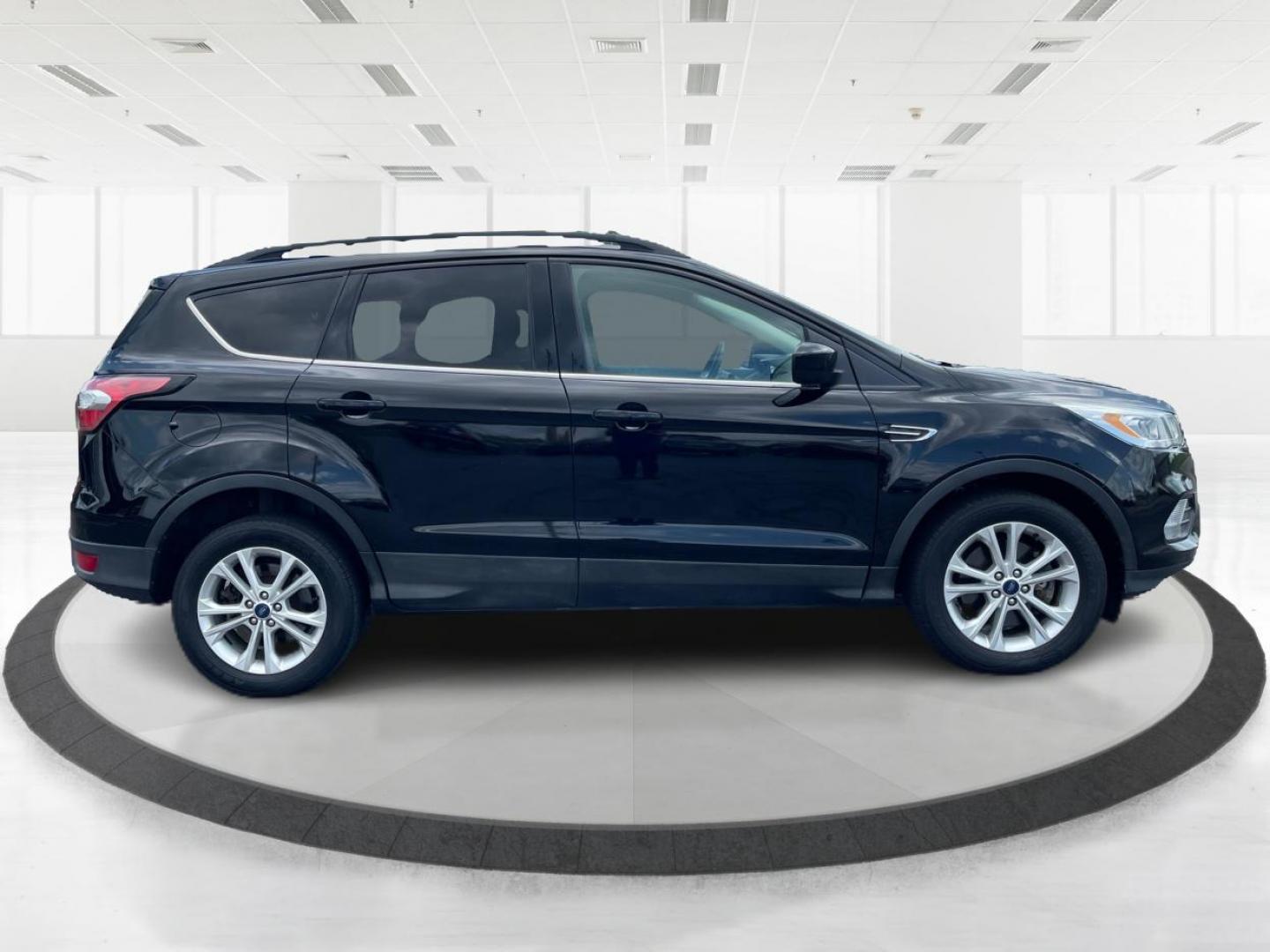 2017 Shadow Black Ford Escape SE 4WD (1FMCU9GD9HU) with an 1.5L L4 DOHC 16V engine, 6-Speed Automatic transmission, located at 1184 Kauffman Ave, Fairborn, OH, 45324, (937) 908-9800, 39.807072, -84.030914 - Photo#1