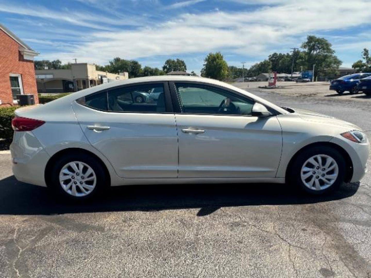 2017 Mineral Beige Pearl Hyundai Elantra SE 6AT (5NPD74LF7HH) with an 1.8L L4 DOHC 16V engine, 6-Speed Automatic transmission, located at 1230 East Main St, Xenia, OH, 45385, (937) 908-9800, 39.688026, -83.910172 - Photo#5