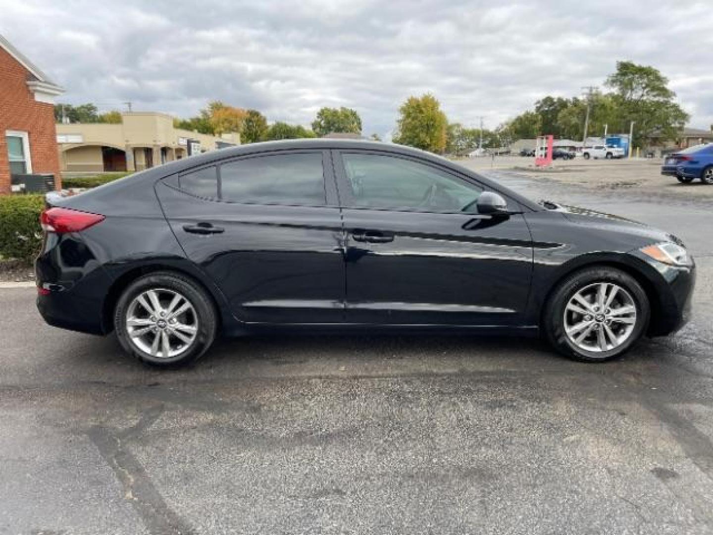 2017 Black Diamond Hyundai Elantra Value Edition 6A (KMHD84LF2HU) with an 1.8L L4 DOHC 16V engine, 6-Speed Automatic transmission, located at 1230 East Main St, Xenia, OH, 45385, (937) 908-9800, 39.688026, -83.910172 - Photo#3