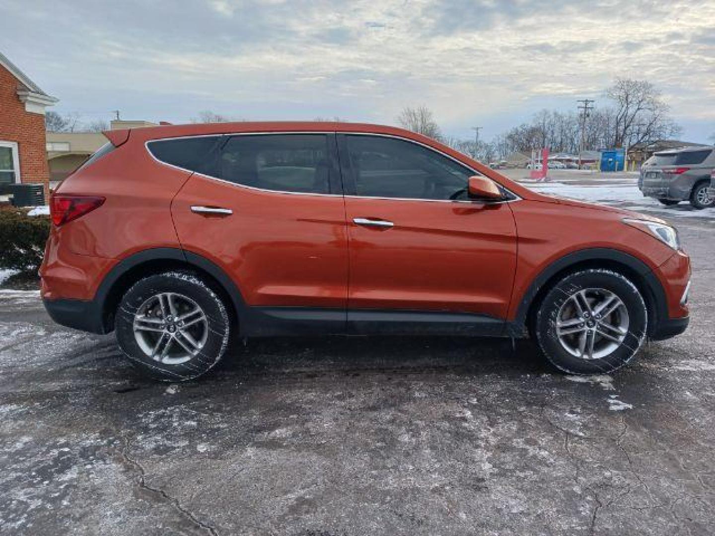 2017 Canyon Copper Hyundai Santa Fe Sport 2.4 AWD (5XYZTDLB2HG) with an 2.4L L4 DOHC 16V engine, 6-Speed Automatic transmission, located at 1184 Kauffman Ave, Fairborn, OH, 45324, (937) 908-9800, 39.807072, -84.030914 - Photo#4