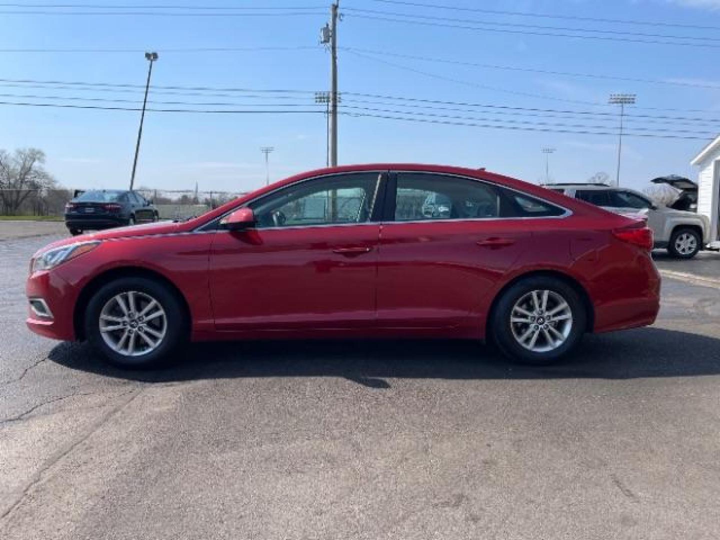 2017 Scarlet Red Hyundai Sonata SE (5NPE24AF9HH) with an 2.4L L4 DOHC 16V engine, 7-Speed Automatic transmission, located at 401 Woodman Dr, Riverside, OH, 45431, (937) 908-9800, 39.760899, -84.123421 - Photo#3