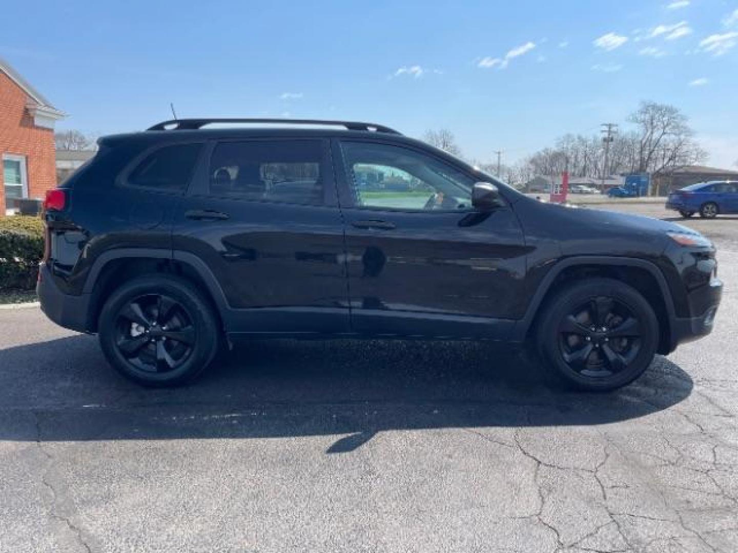 2017 DB Black Pearl Coat Jeep Cherokee Sport 4WD (1C4PJMAB8HW) with an 2.4L L4 DOHC 16V engine, 9-Speed Automatic transmission, located at 1951 S Dayton Lakeview Rd., New Carlisle, OH, 45344, (937) 908-9800, 39.890999, -84.050255 - Photo#4