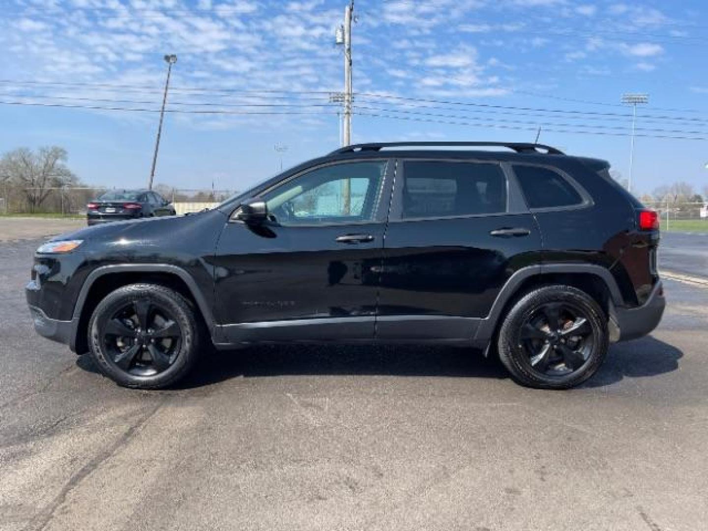 2017 DB Black Pearl Coat Jeep Cherokee Sport 4WD (1C4PJMAB8HW) with an 2.4L L4 DOHC 16V engine, 9-Speed Automatic transmission, located at 1951 S Dayton Lakeview Rd., New Carlisle, OH, 45344, (937) 908-9800, 39.890999, -84.050255 - Photo#5