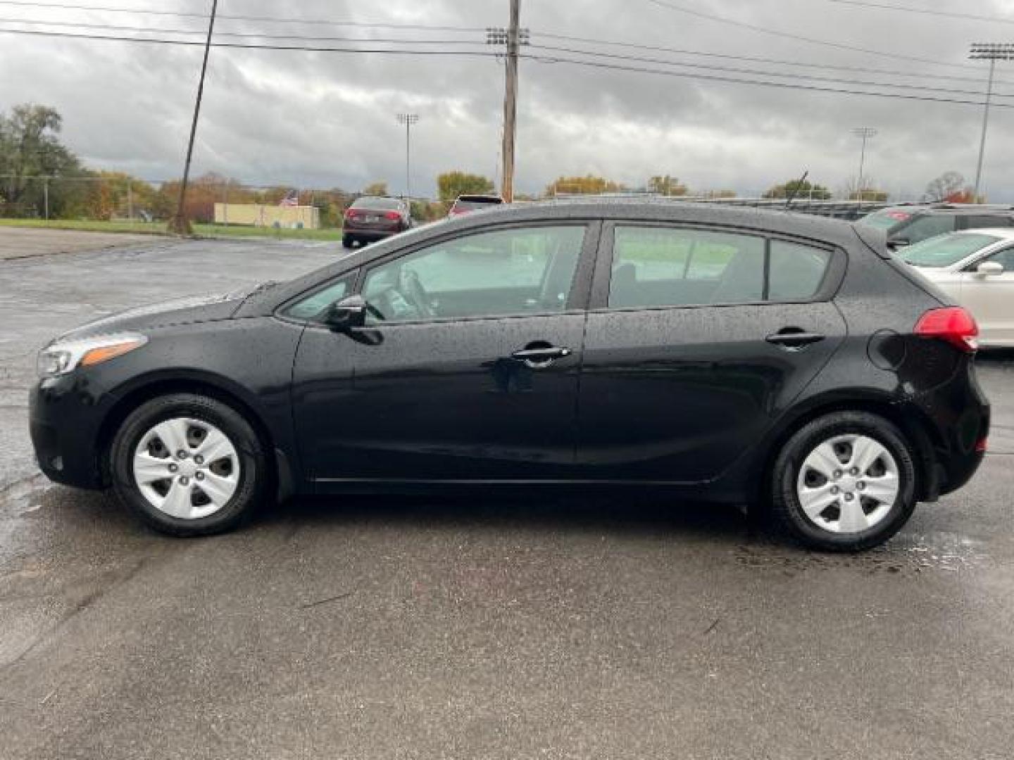 2017 Aurora Black Kia Forte 5-Door LX (KNAFK5A80H5) with an 2.0L L4 DOHC 16V engine, 6-Speed Automatic transmission, located at 4508 South Dixie Dr, Moraine, OH, 45439, (937) 908-9800, 39.689976, -84.218452 - Photo#3