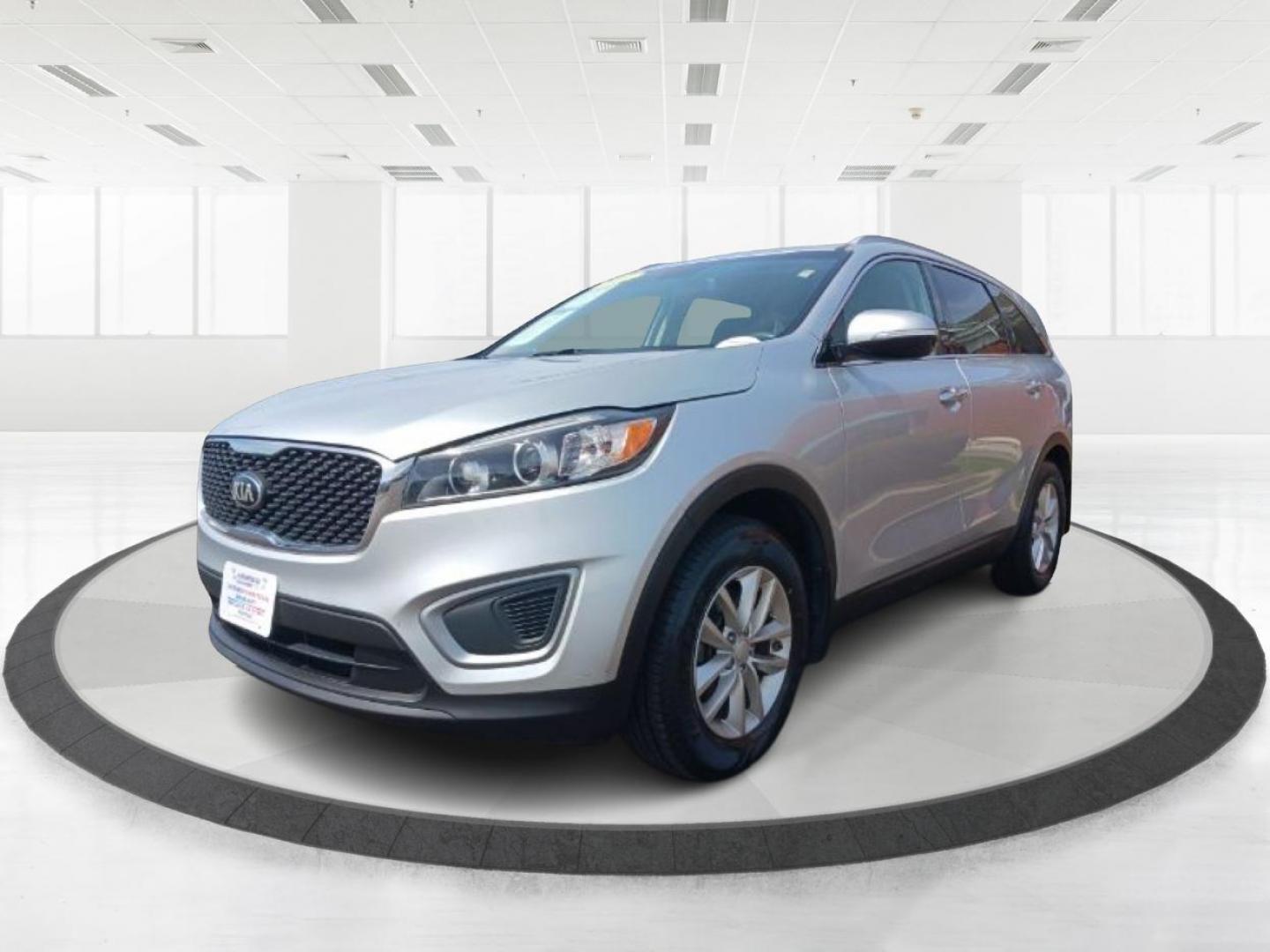 2017 Kia Sorento LX 2WD (5XYPG4A37HG) with an 2.4L L4 DOHC 16V engine, 6-Speed Automatic transmission, located at 4508 South Dixie Dr, Moraine, OH, 45439, (937) 908-9800, 39.689976, -84.218452 - 2017 Kia Sorento LX 2WD - Photo#5