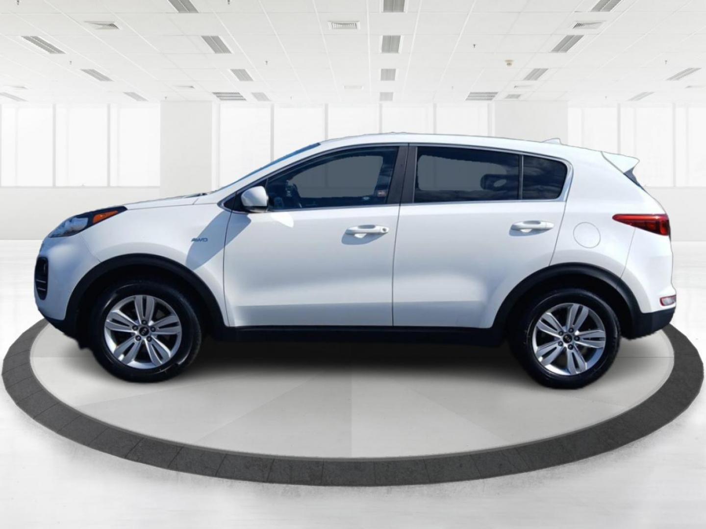 2017 Clear White Kia Sportage (KNDPMCAC6H7) with an 2.4L V6 DOHC 24V engine, 6-Speed Automatic transmission, located at 1184 Kauffman Ave, Fairborn, OH, 45324, (937) 908-9800, 39.807072, -84.030914 - Photo#5