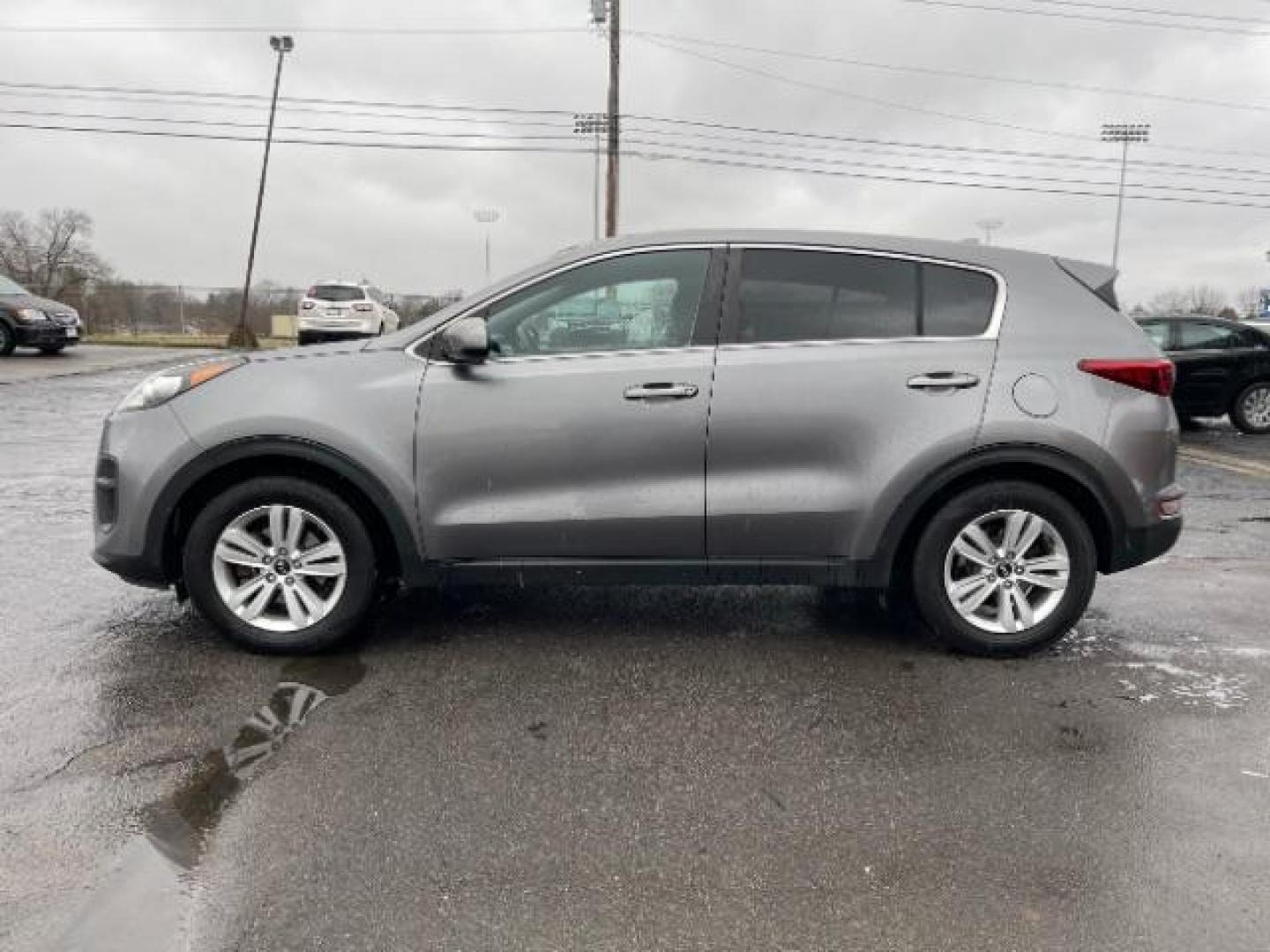 2017 Mineral Silver Kia Sportage LX FWD (KNDPM3ACXH7) with an 2.4L V6 DOHC 24V engine, 6-Speed Automatic transmission, located at 1230 East Main St, Xenia, OH, 45385, (937) 908-9800, 39.688026, -83.910172 - Photo#4