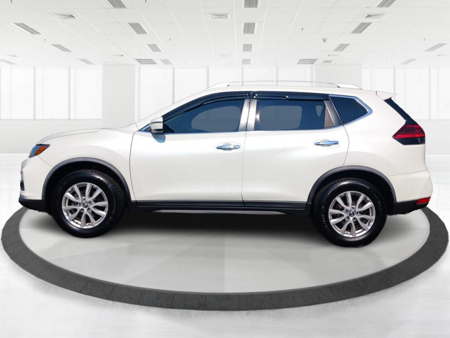 2017 Pearl White Nissan Rogue SV AWD (KNMAT2MV9HP) with an 2.5L L4 DOHC 16V engine, Continuously Variable Transmission transmission, located at 1184 Kauffman Ave, Fairborn, OH, 45324, (937) 908-9800, 39.807072, -84.030914 - Photo#5