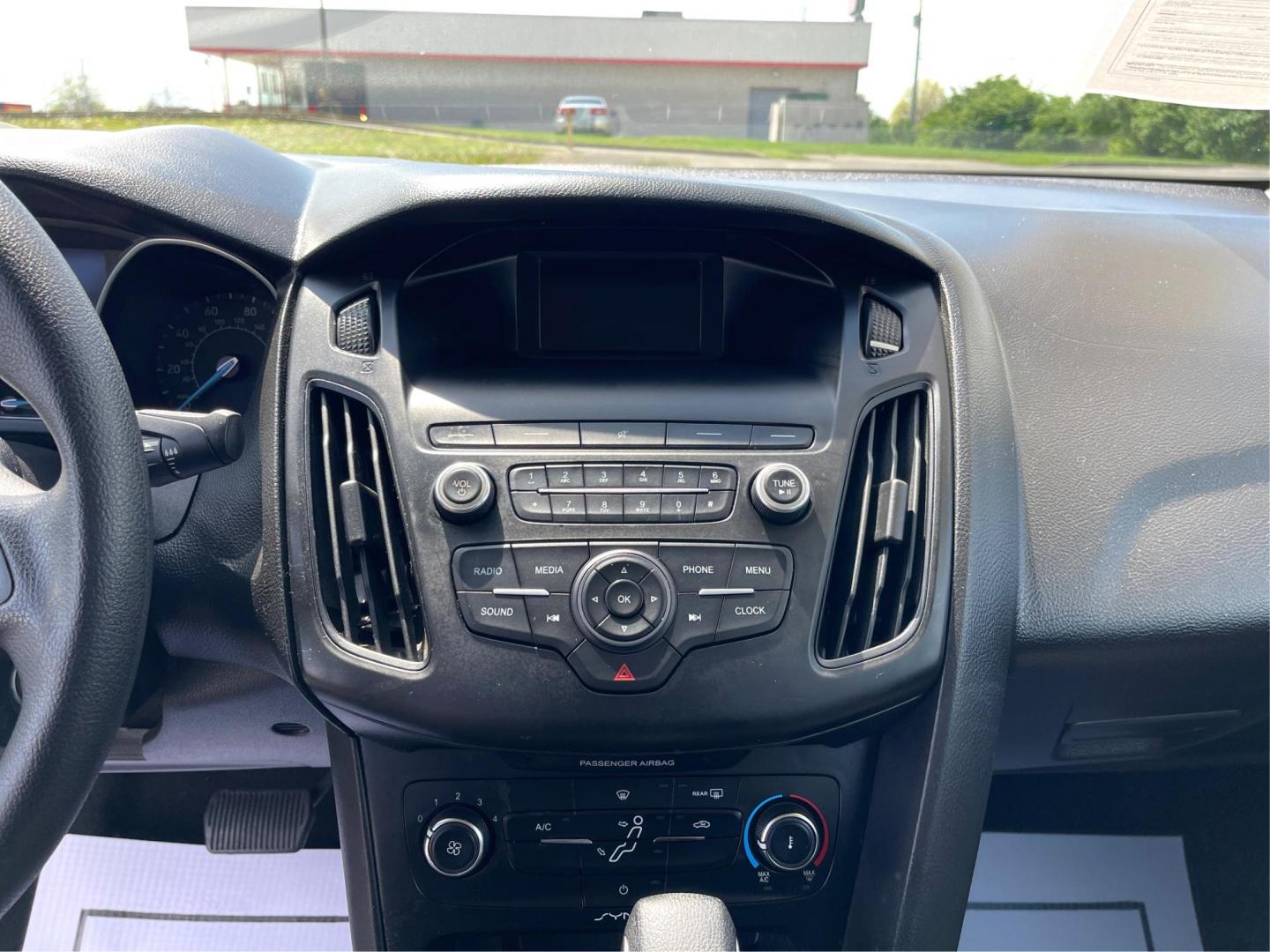 2018 Oxford White Ford Focus (1FADP3E20JL) with an 2.0L L4 DOHC 16V engine, 5-Speed Manual transmission, located at 880 E. National Road, Vandalia, OH, 45377, (937) 908-9800, 39.891918, -84.183594 - Photo#8