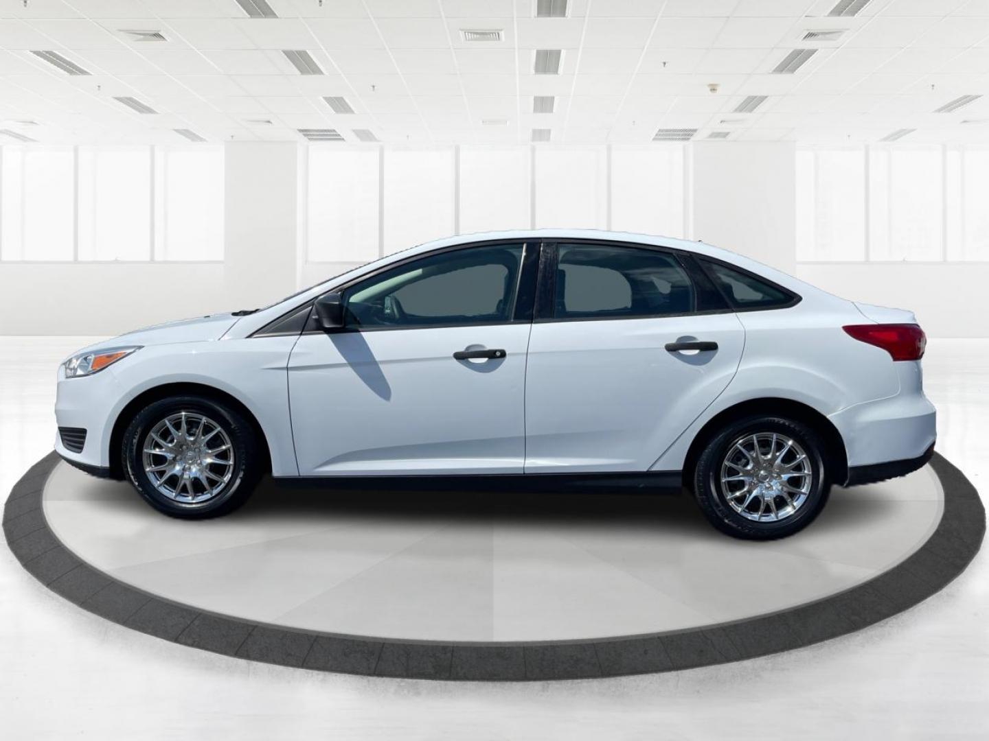 2018 Oxford White Ford Focus (1FADP3E20JL) with an 2.0L L4 DOHC 16V engine, 5-Speed Manual transmission, located at 880 E. National Road, Vandalia, OH, 45377, (937) 908-9800, 39.891918, -84.183594 - Photo#5