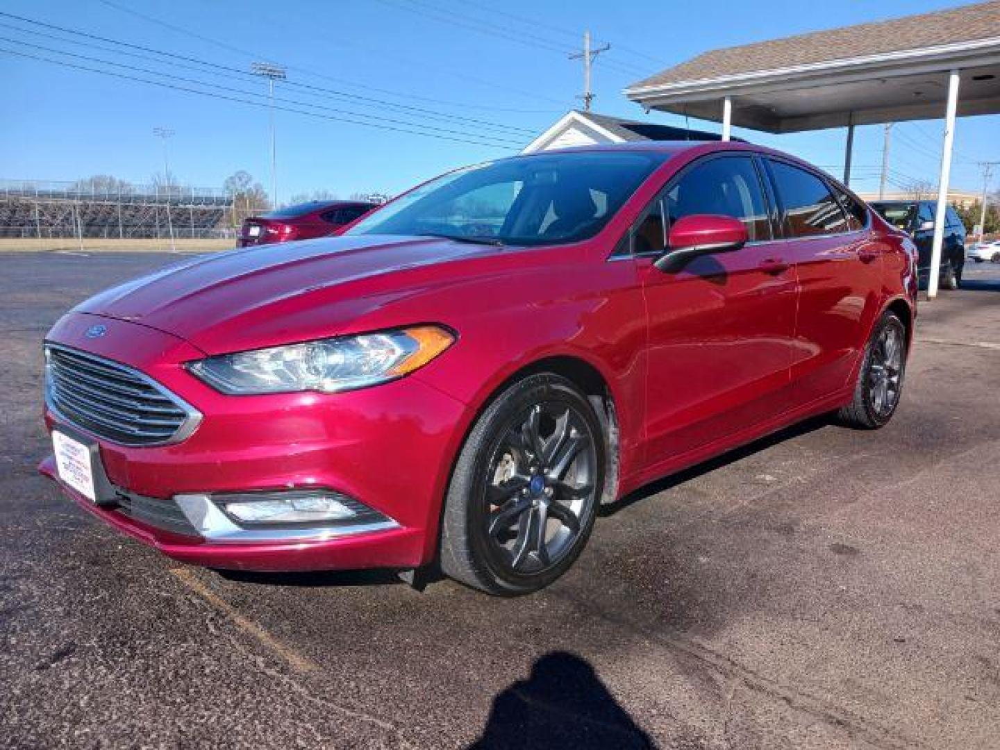 2018 Burgundy Velvet Metallic Tinted Clearcoat Ford Fusion SE (3FA6P0HDXJR) with an 1.5L L4 DOHC 16V engine, 6-Speed Automatic transmission, located at 1230 East Main St, Xenia, OH, 45385, (937) 908-9800, 39.688026, -83.910172 - Photo#2